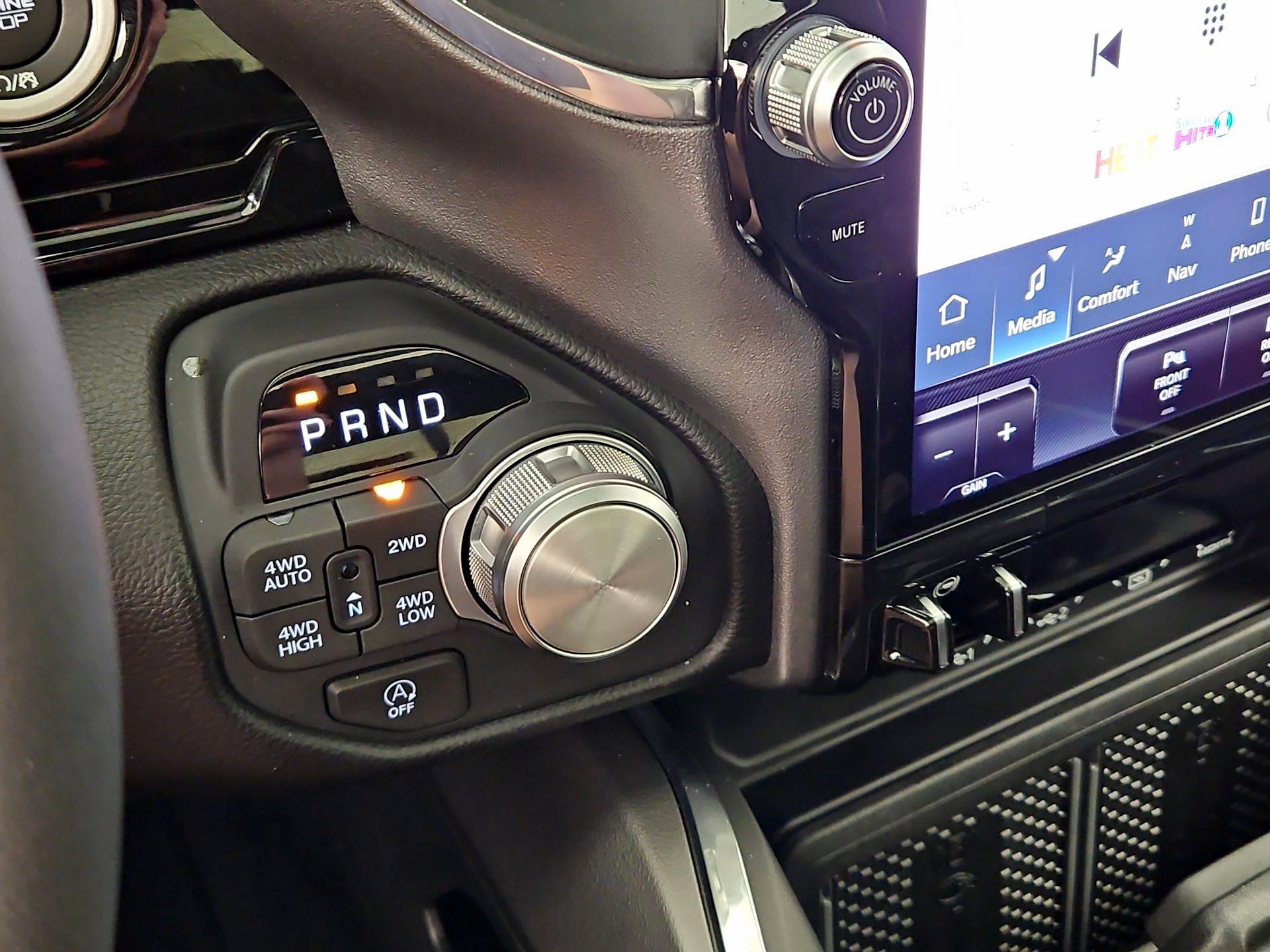 Thumbnail: 2025 RAM 1500 - 18