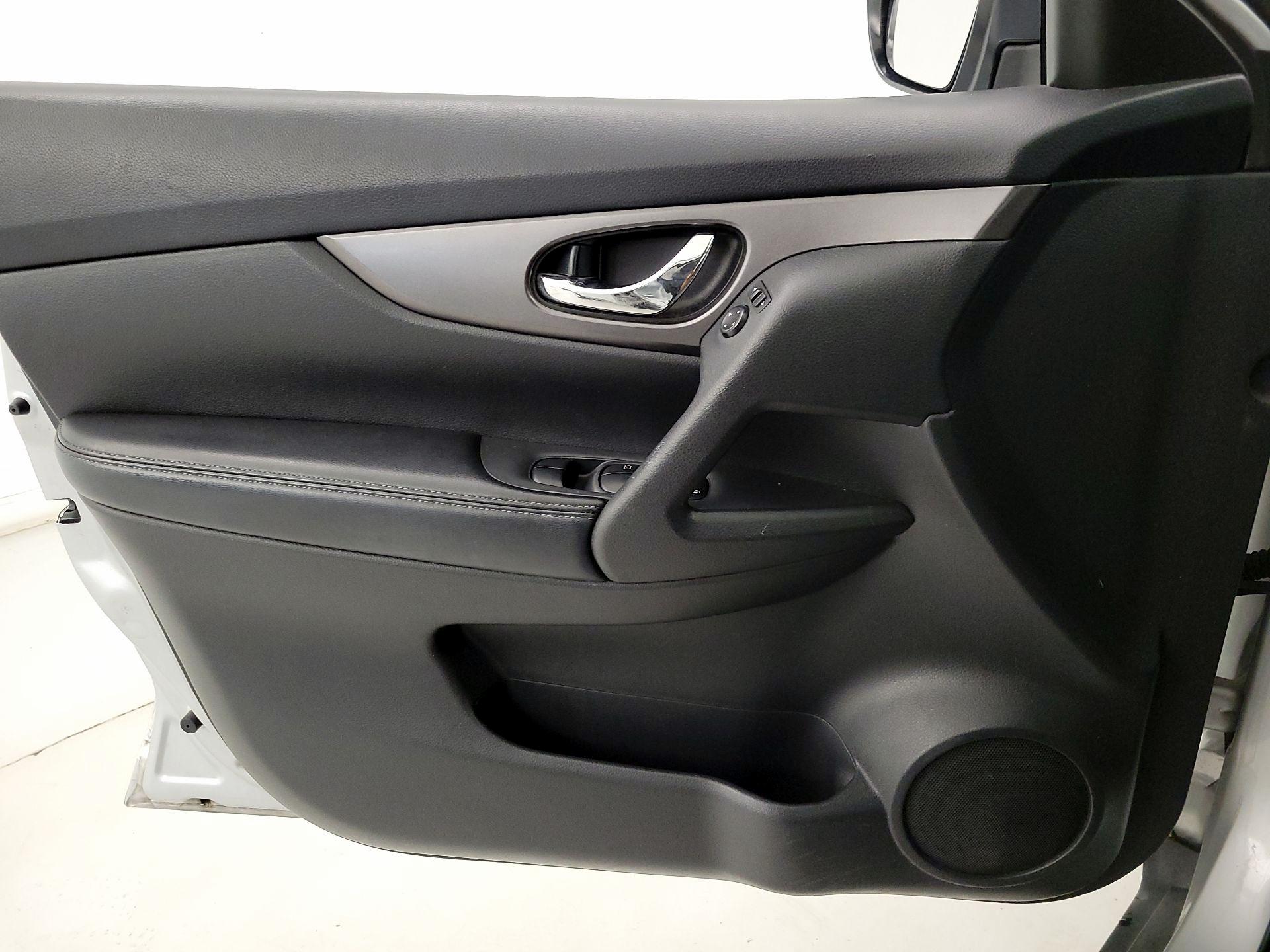 Thumbnail: 2016 Nissan Rogue - 12