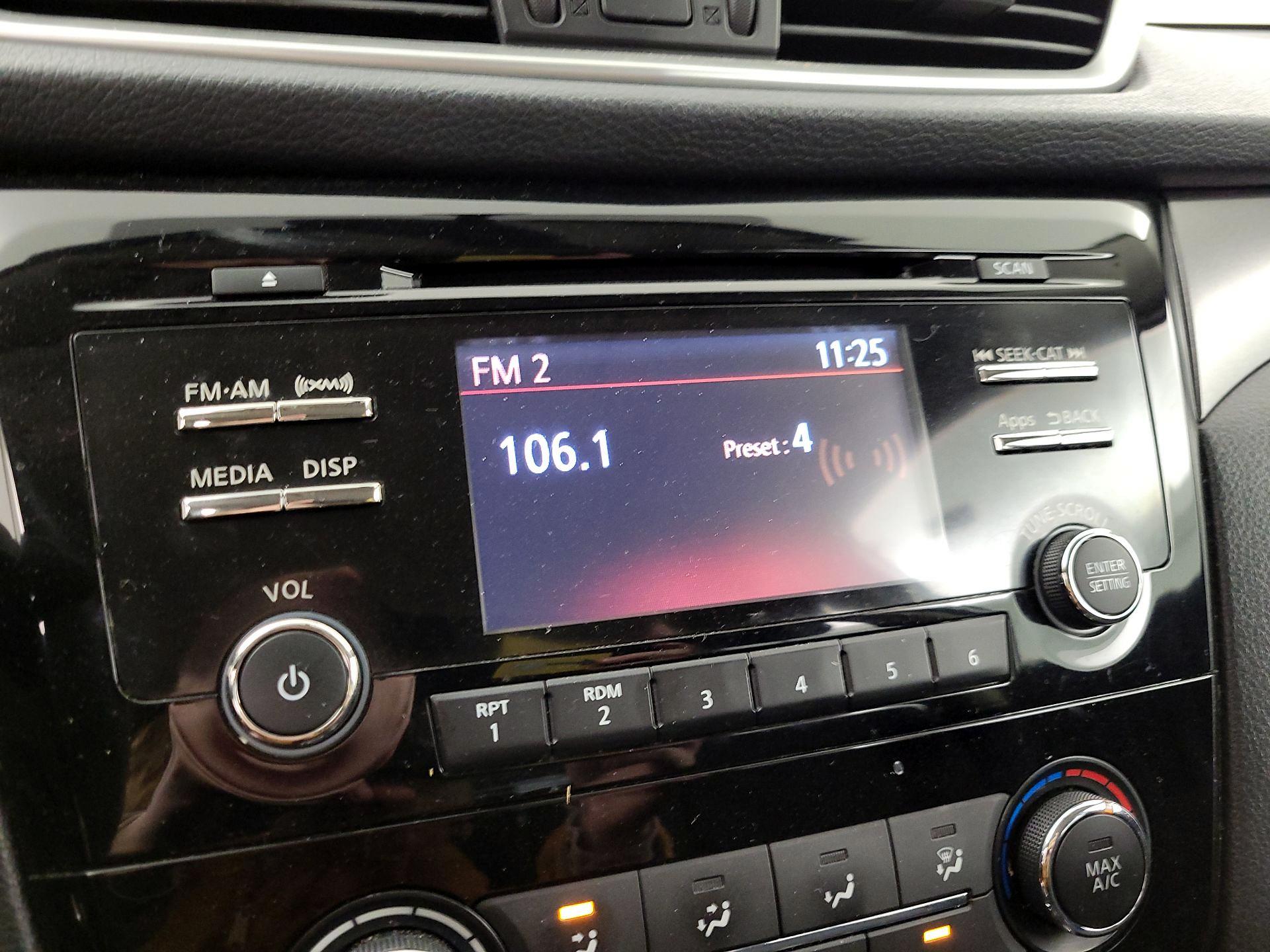 Thumbnail: 2016 Nissan Rogue - 15