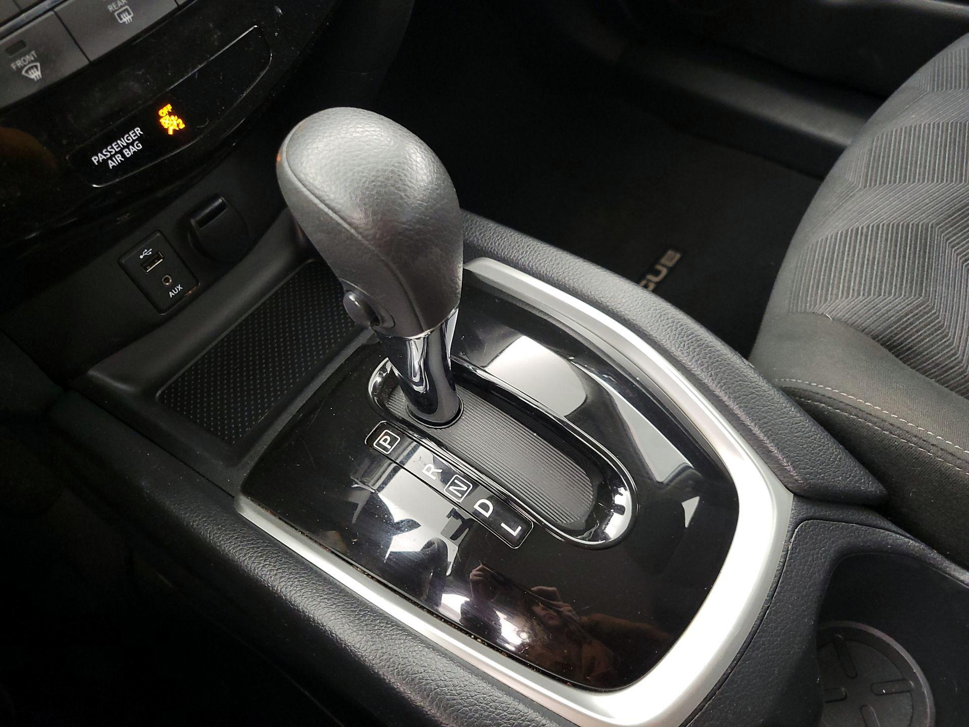 Thumbnail: 2016 Nissan Rogue - 17