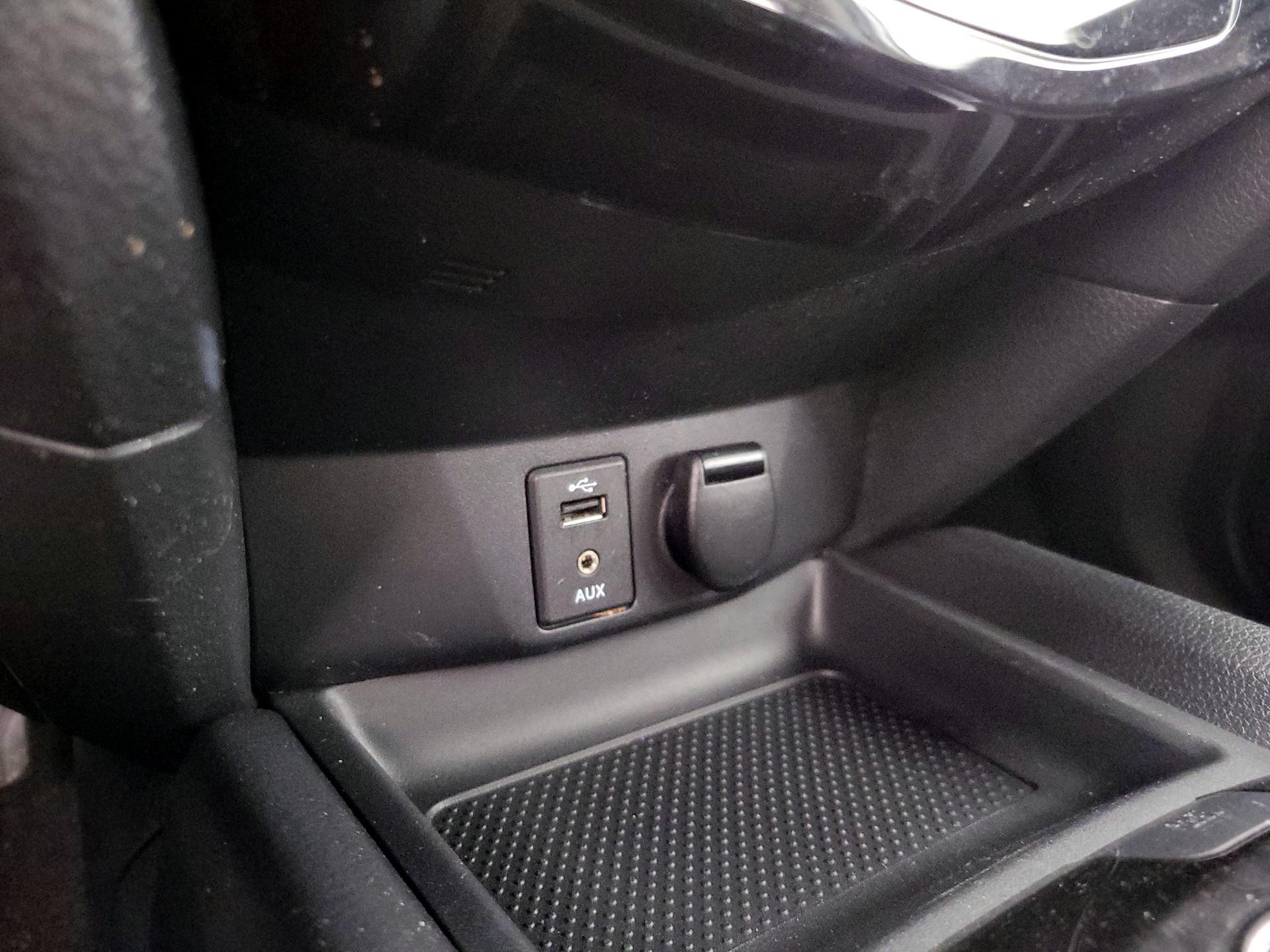 Thumbnail: 2016 Nissan Rogue - 18