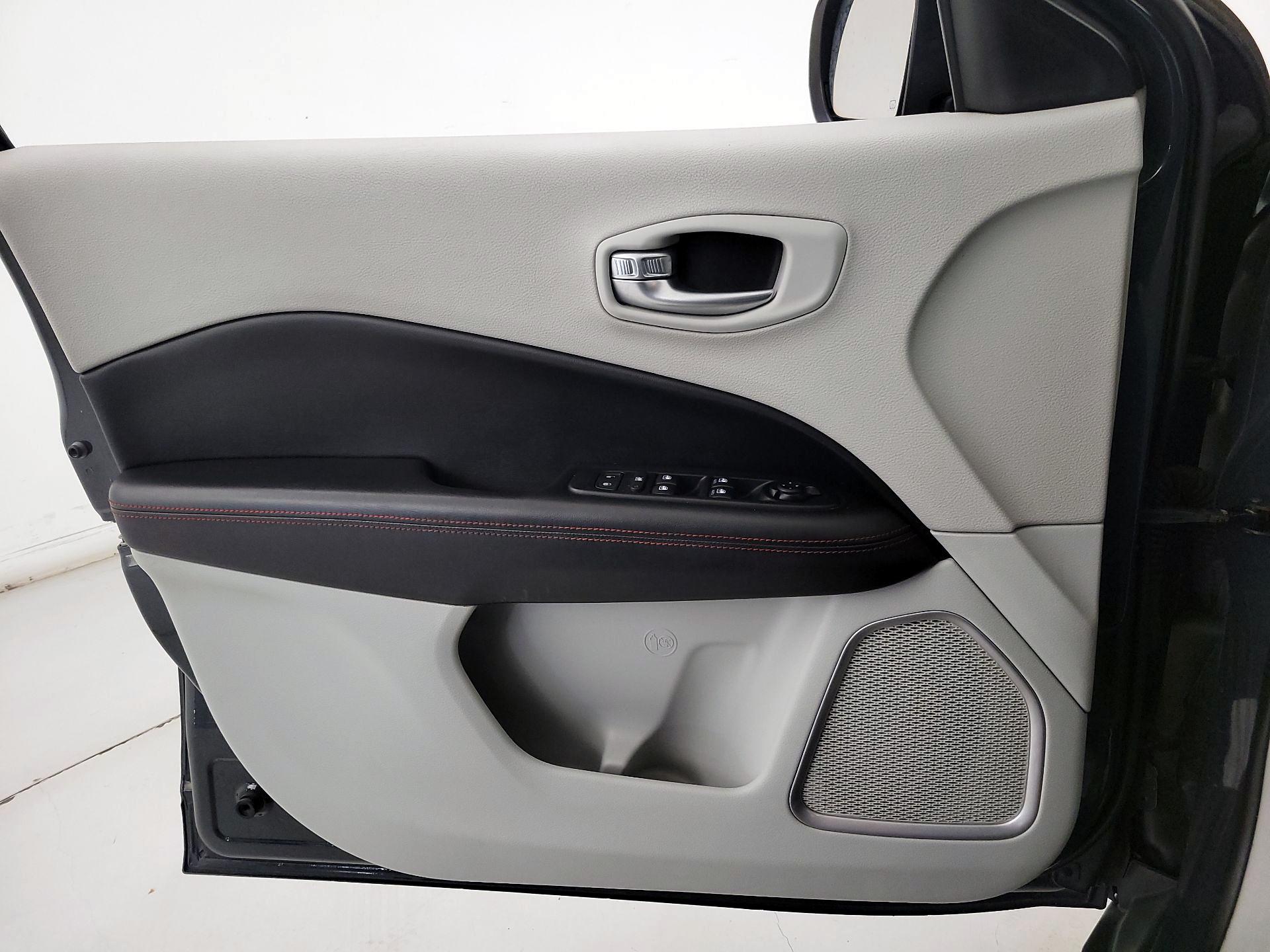 Thumbnail: 2018 Jeep Compass - 12