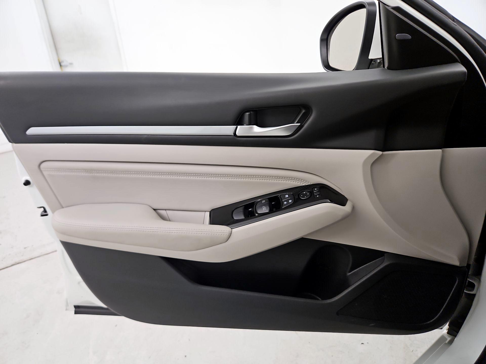 Thumbnail: 2022 Nissan Altima - 12