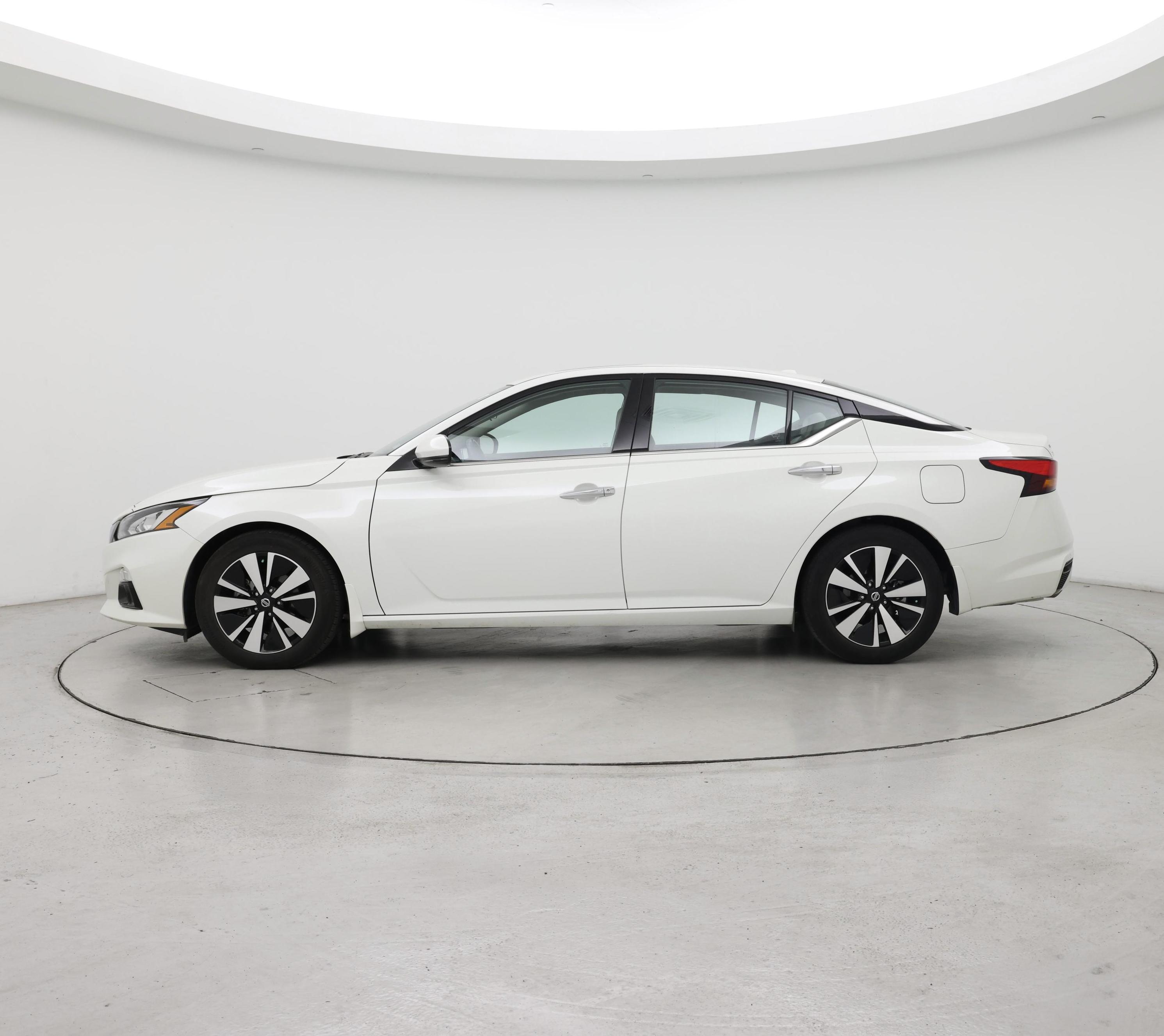 Thumbnail: 2022 Nissan Altima - 3