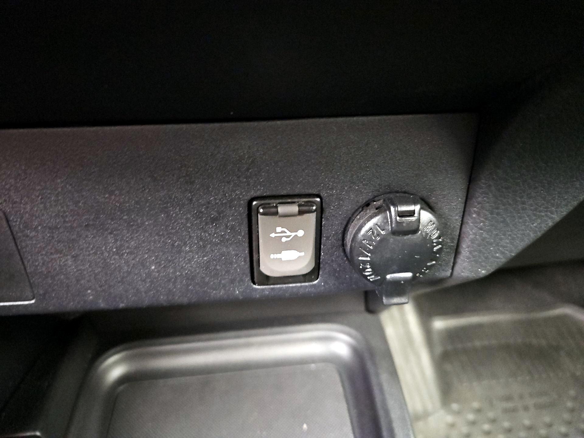 Thumbnail: 2018 Toyota RAV4 - 18