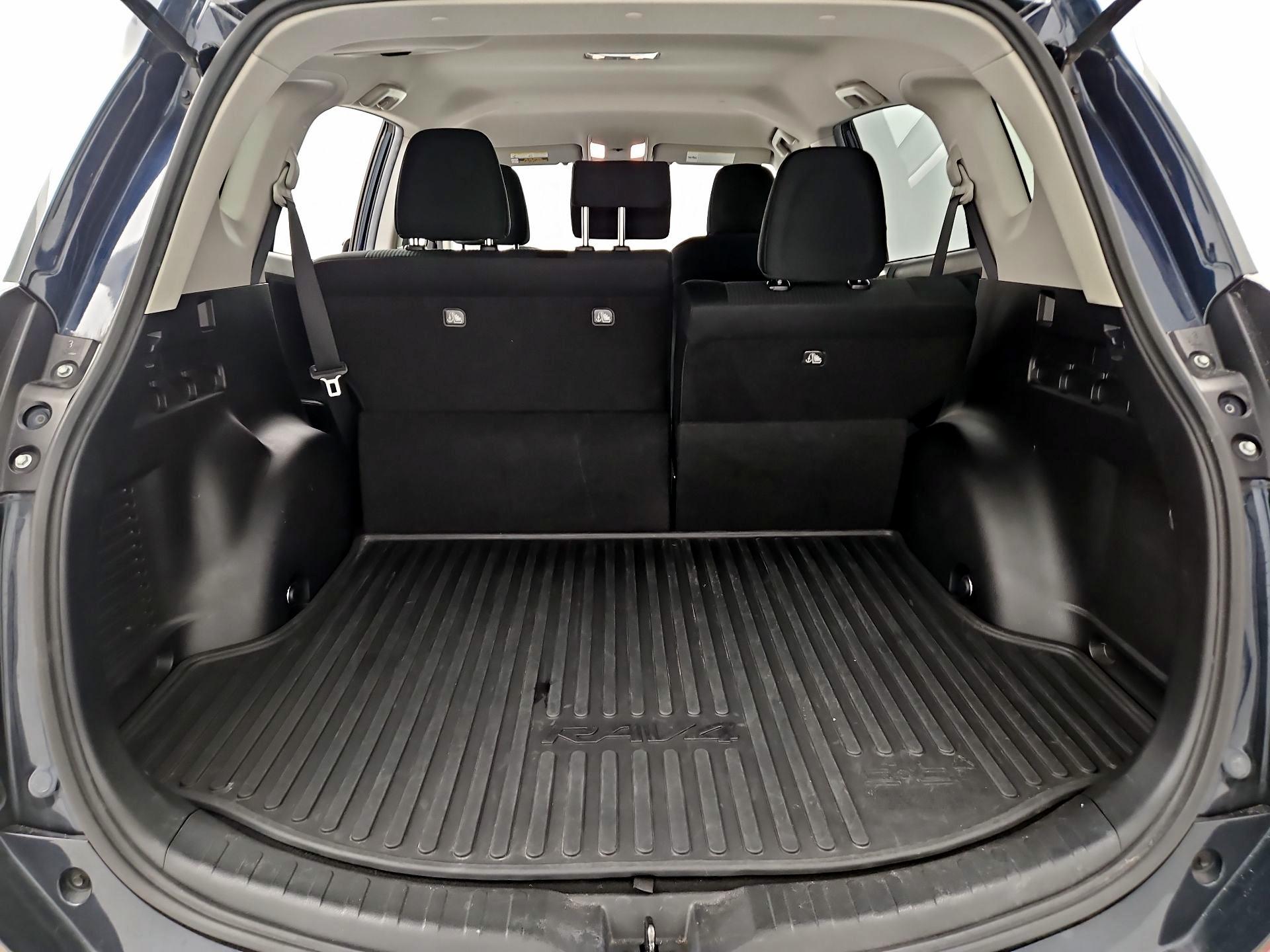 Thumbnail: 2018 Toyota RAV4 - 20