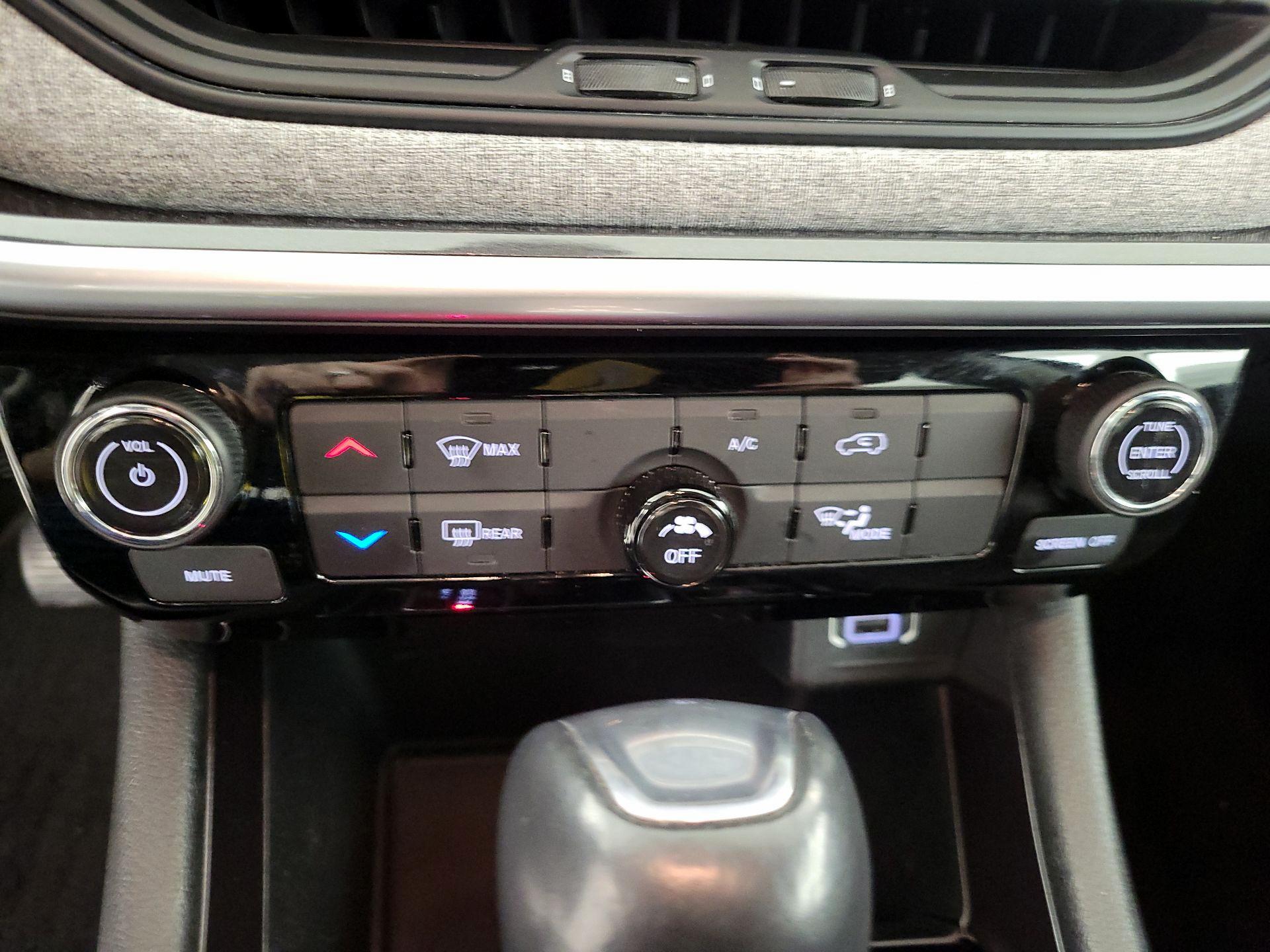 Thumbnail: 2022 Jeep Compass - 16