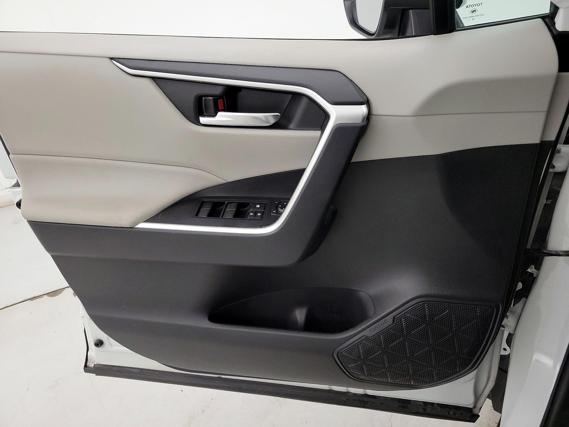 Thumbnail: 2021 Toyota RAV4 - 12