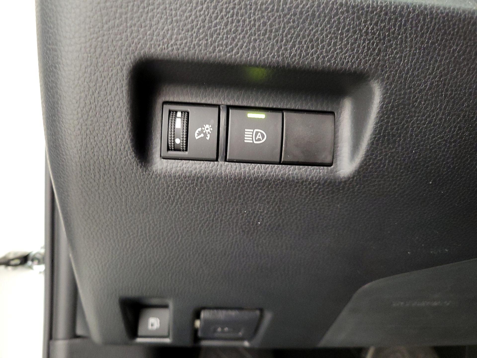 Thumbnail: 2021 Toyota RAV4 - 13