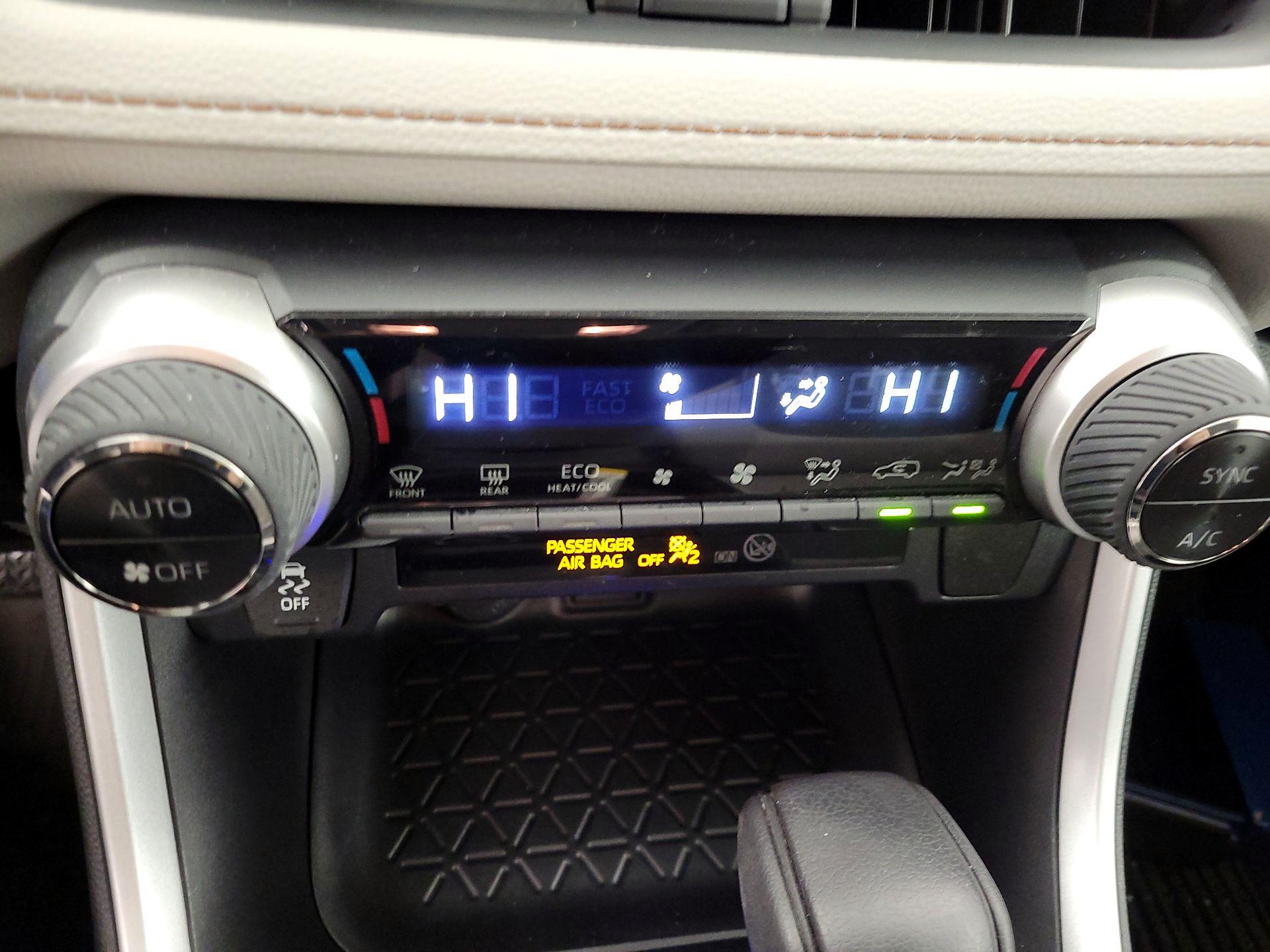 Thumbnail: 2021 Toyota RAV4 - 16