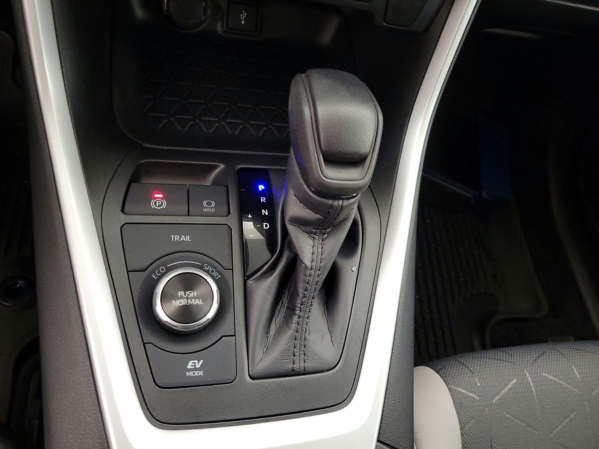 Thumbnail: 2021 Toyota RAV4 - 17