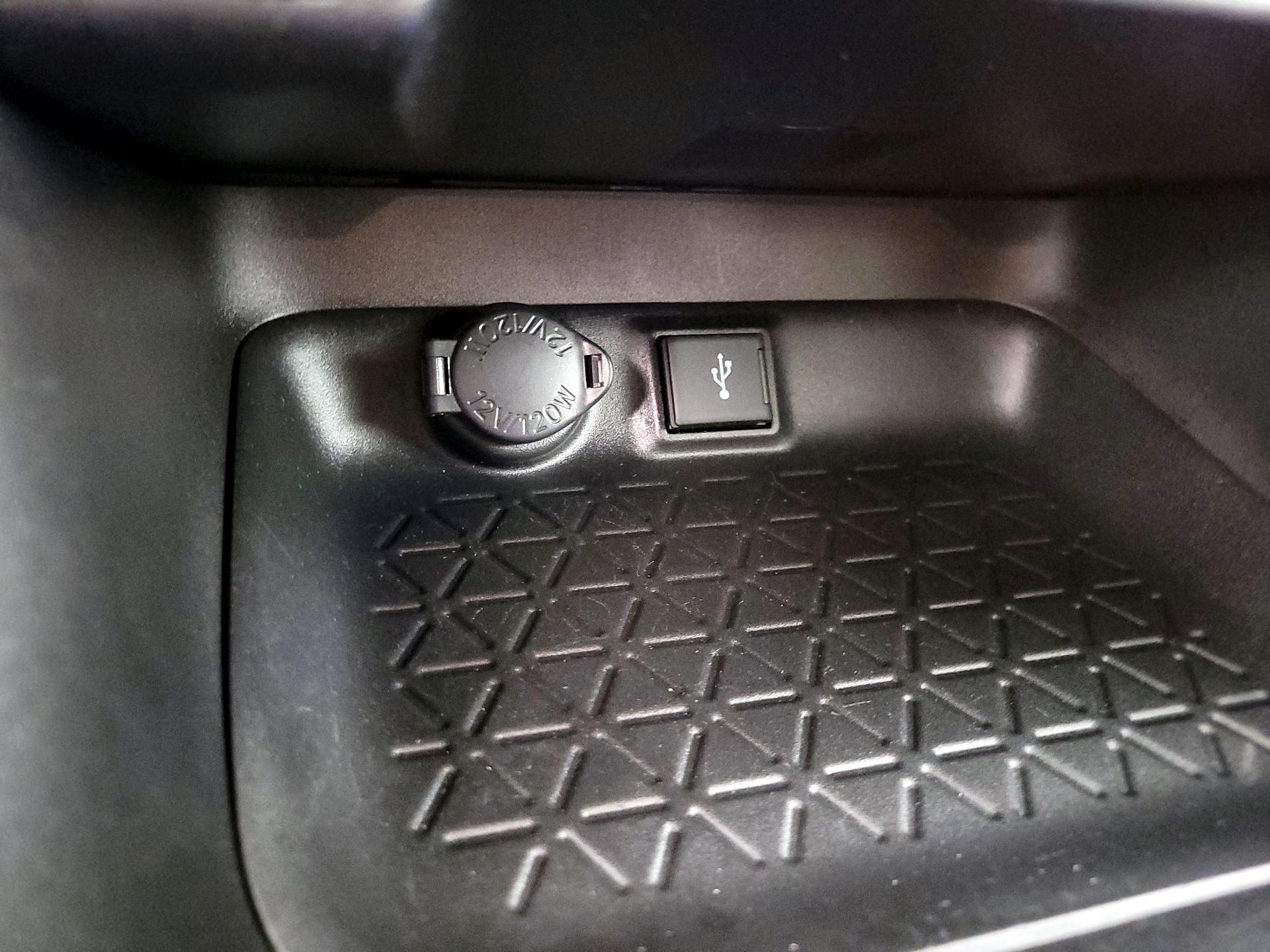 Thumbnail: 2021 Toyota RAV4 - 18