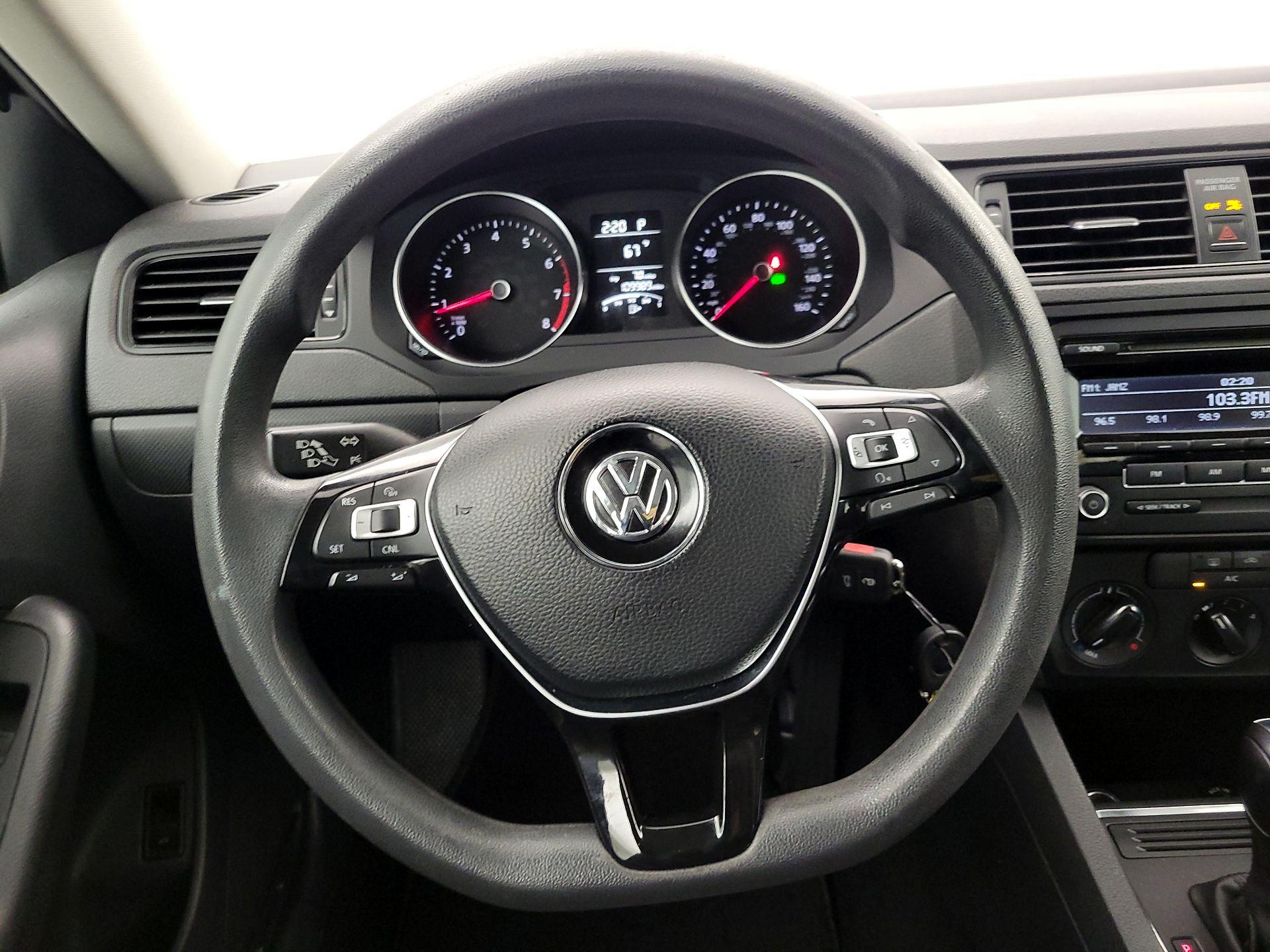 Thumbnail: 2015 Volkswagen Jetta - 10