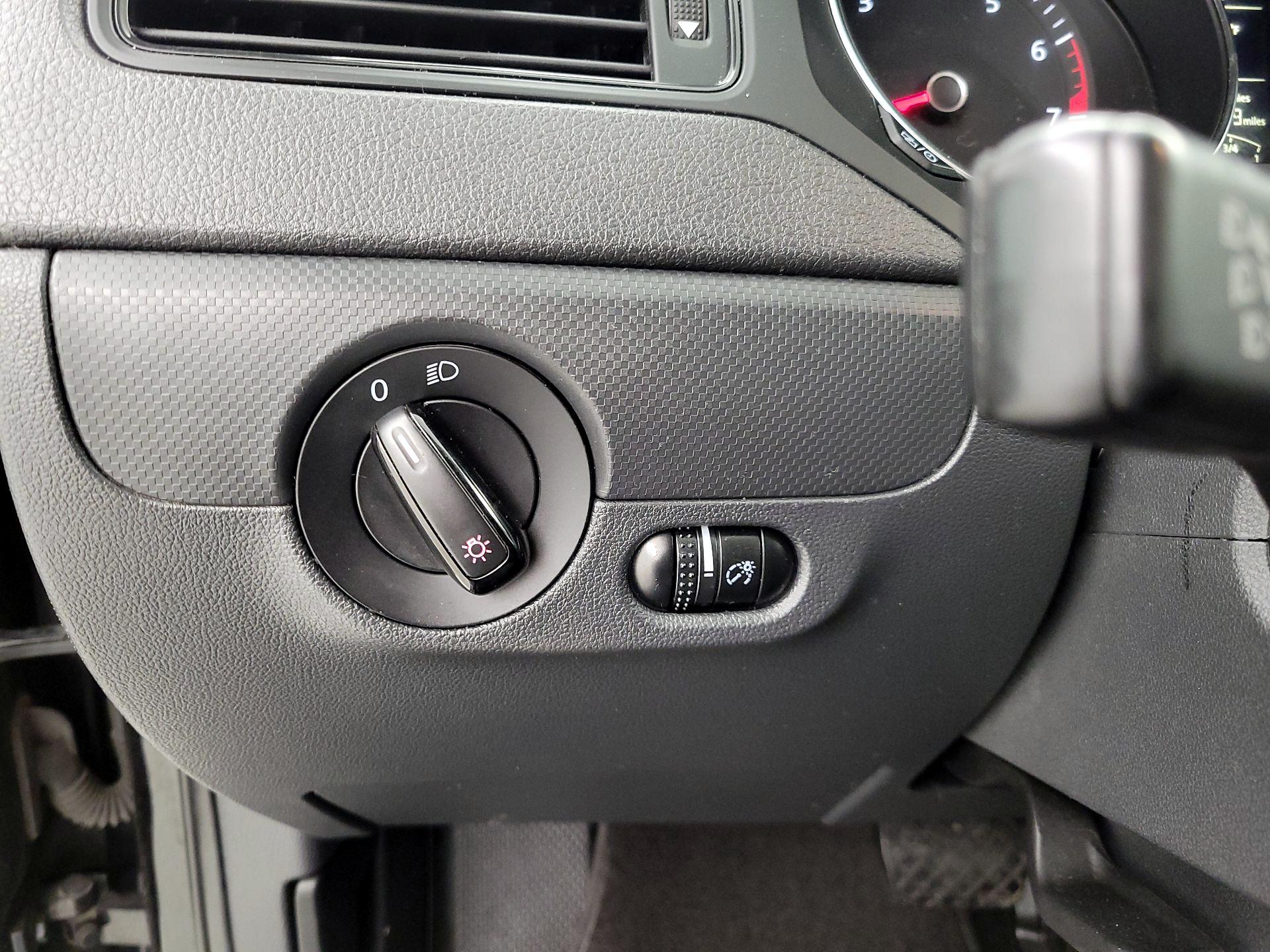 Thumbnail: 2015 Volkswagen Jetta - 13