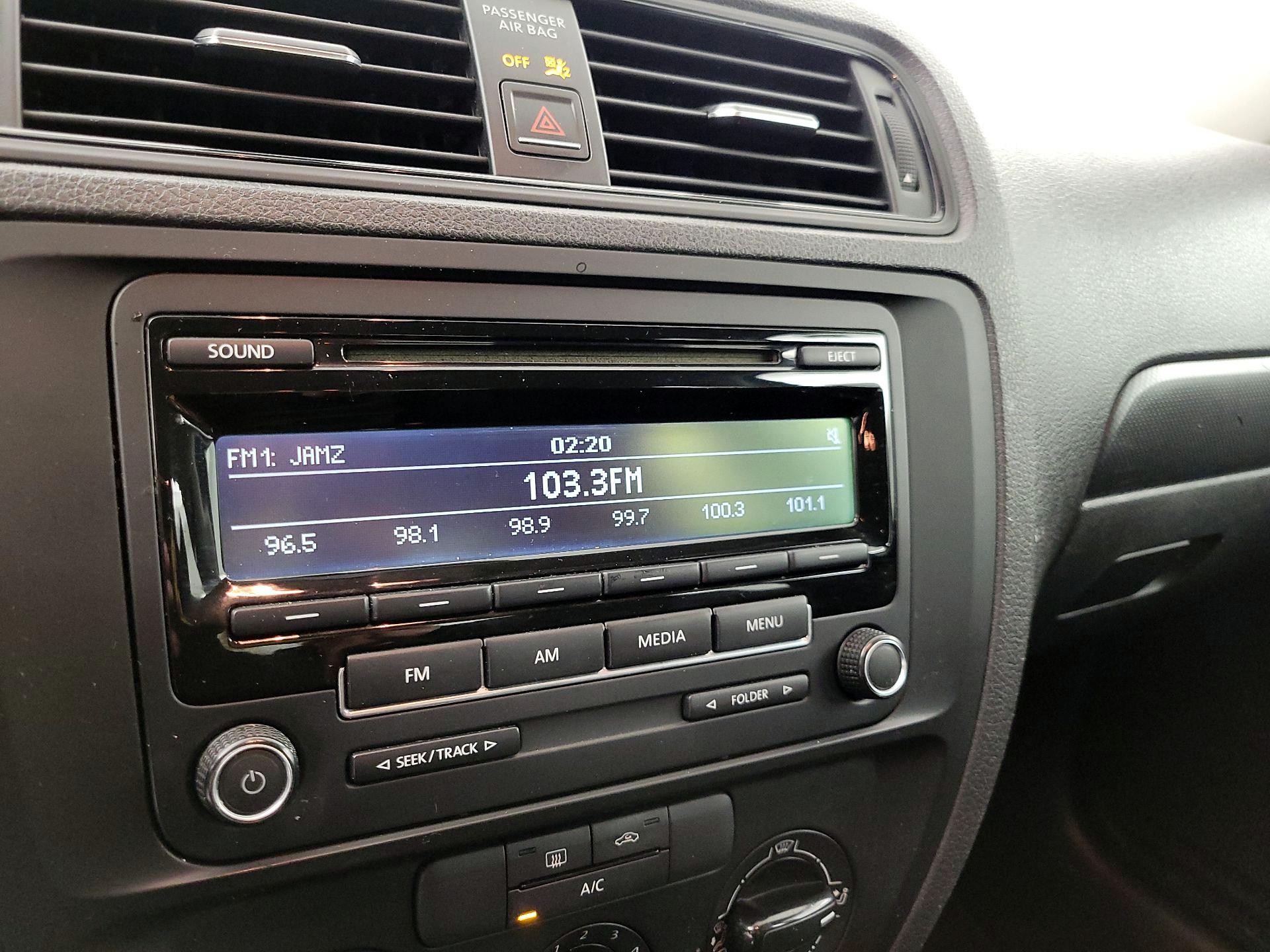 Thumbnail: 2015 Volkswagen Jetta - 14