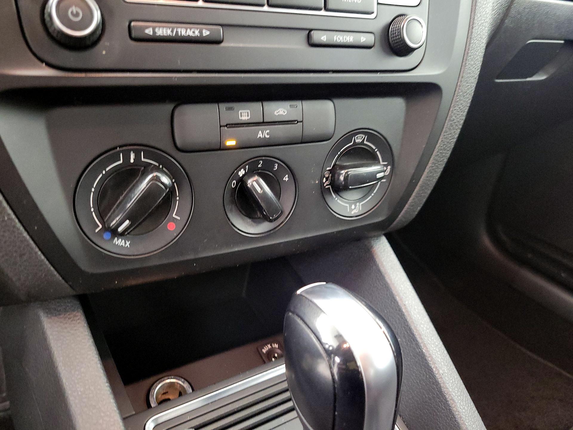 Thumbnail: 2015 Volkswagen Jetta - 15