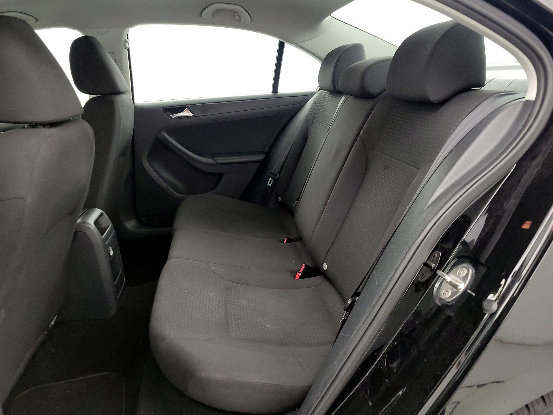 Thumbnail: 2015 Volkswagen Jetta - 18