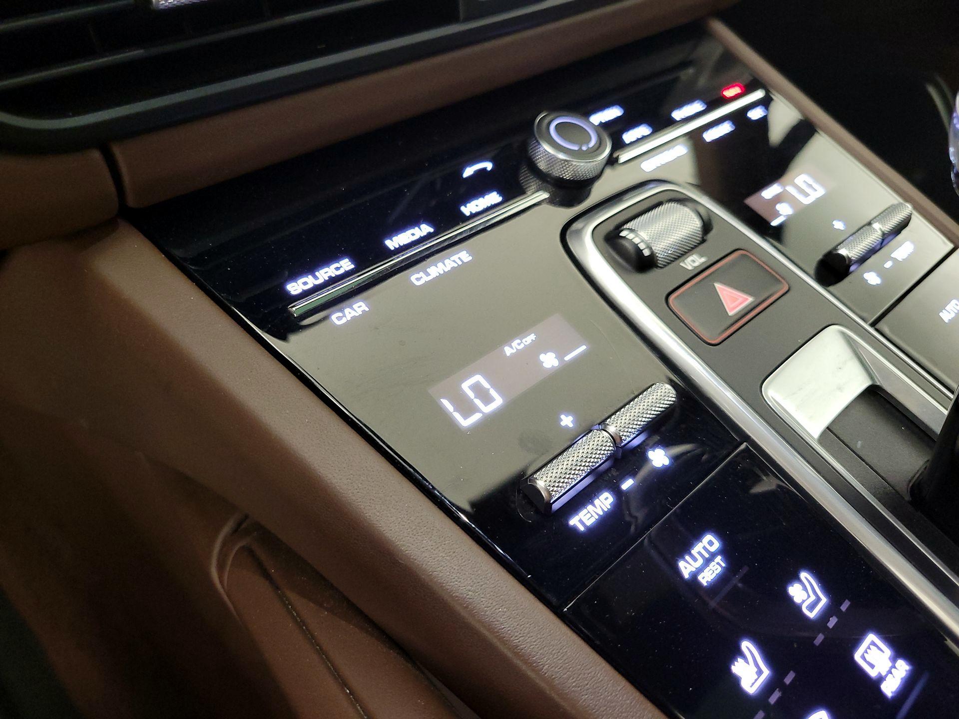 Thumbnail: 2020 Porsche Cayenne - 17