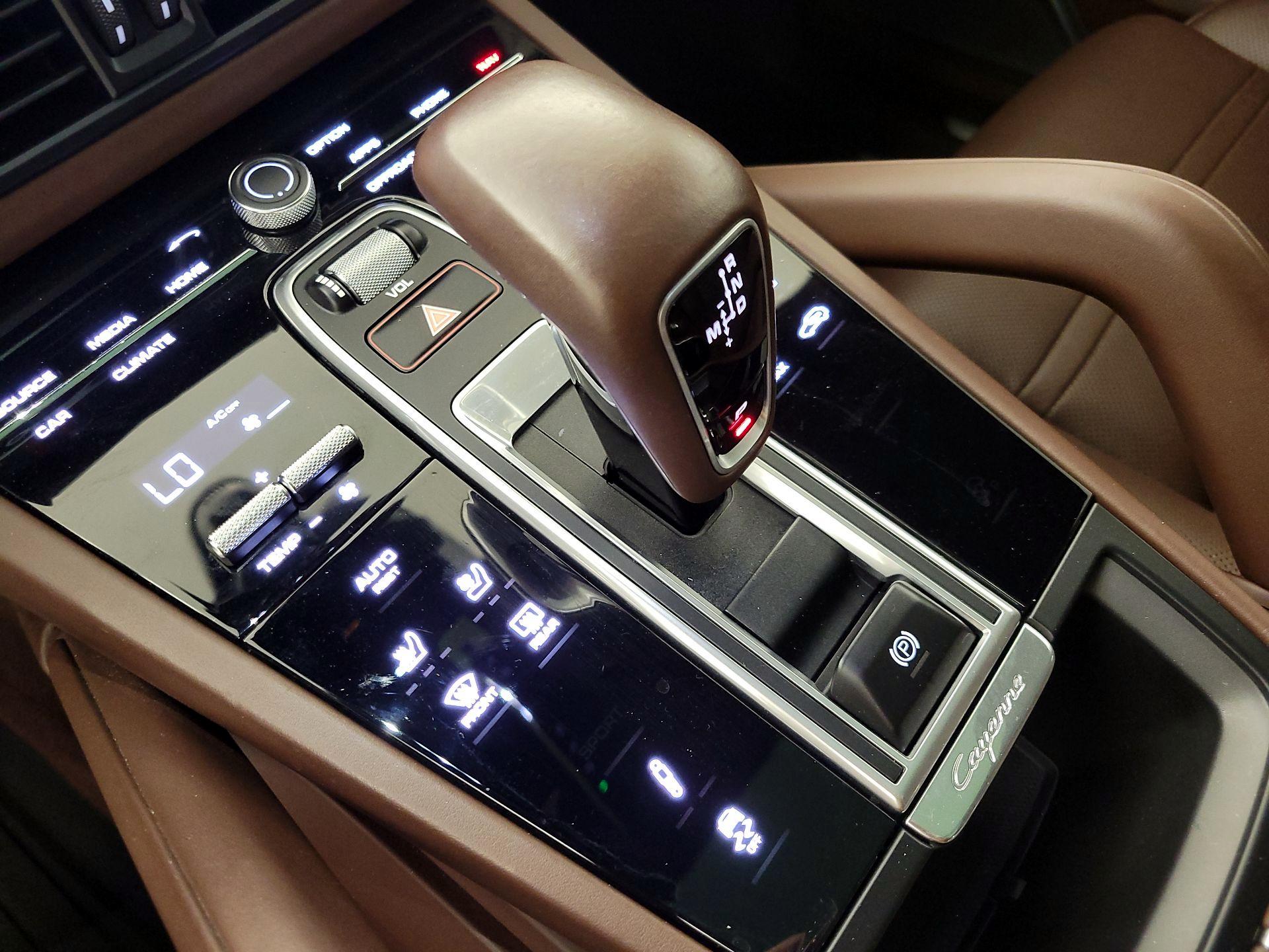 Thumbnail: 2020 Porsche Cayenne - 18