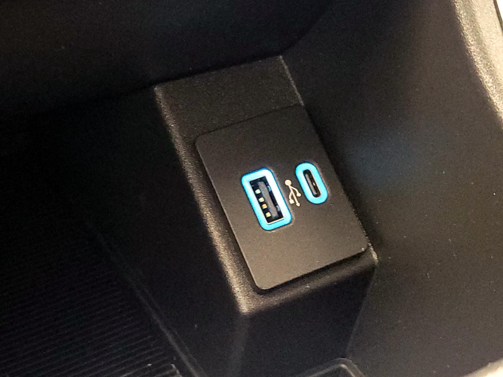 Thumbnail: 2022 Ford Edge - 18