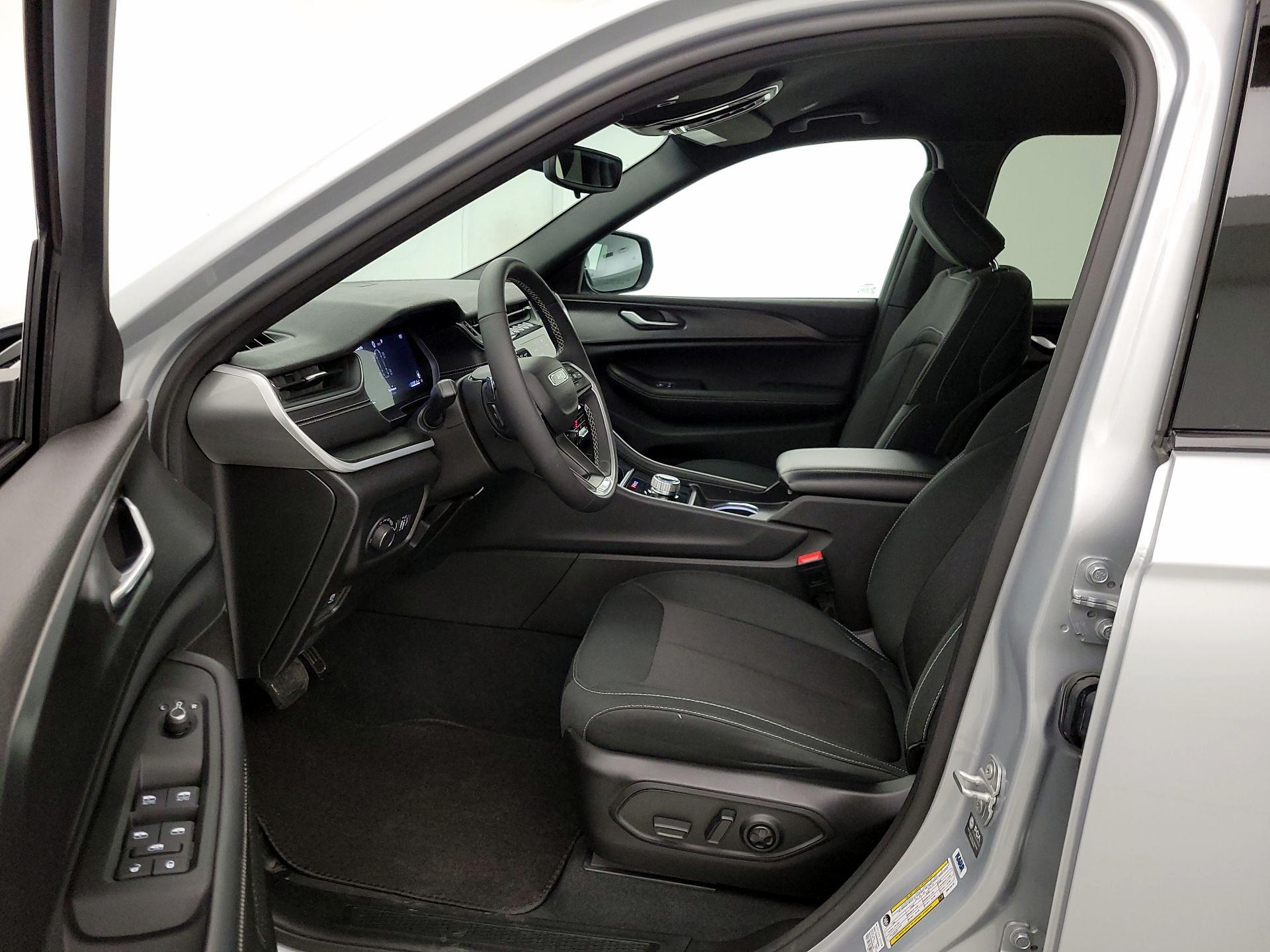 Thumbnail: 2024 Jeep Grand Cherokee L - 11