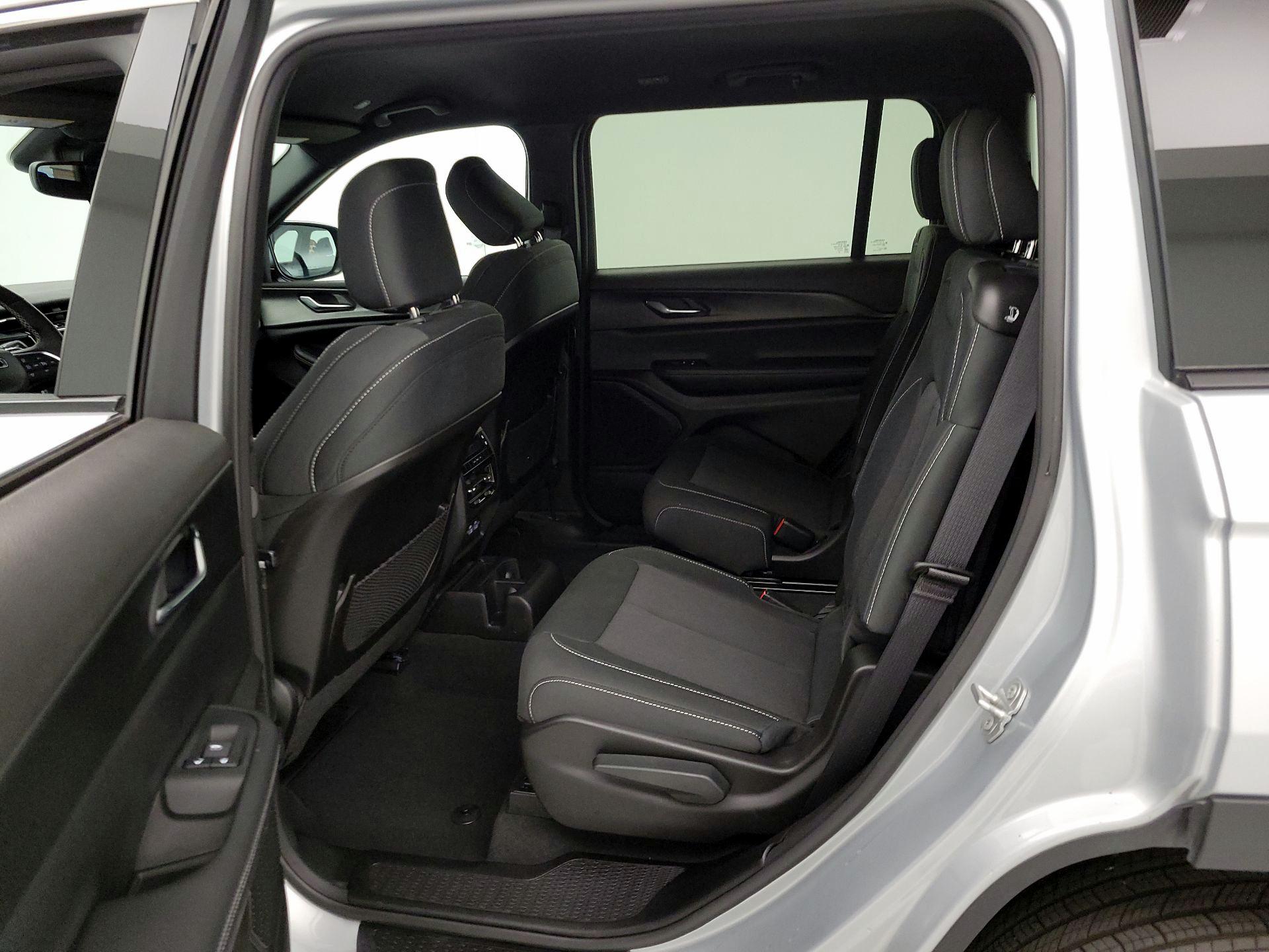 Thumbnail: 2024 Jeep Grand Cherokee L - 19