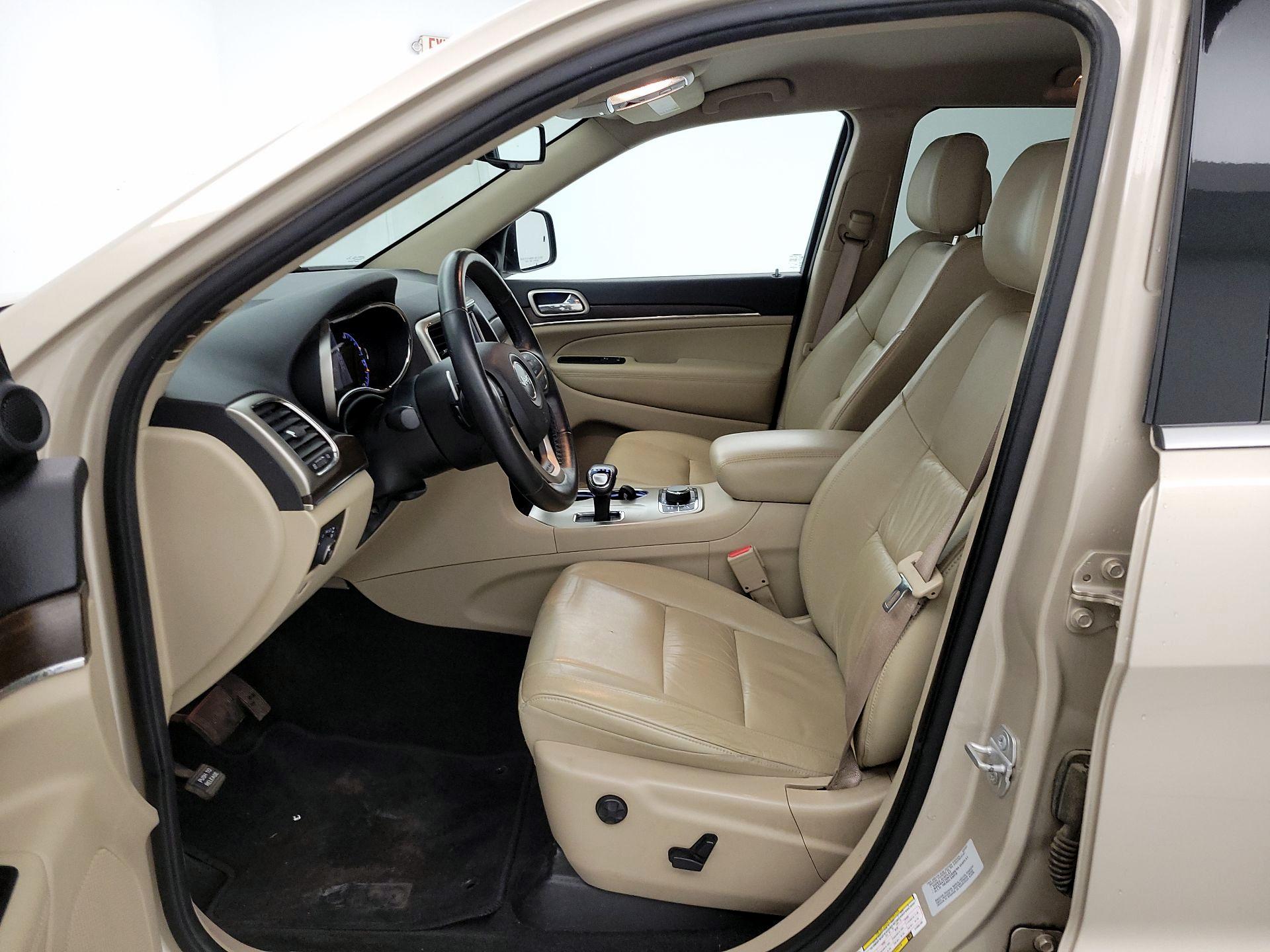 Thumbnail: 2015 Jeep Grand Cherokee - 11