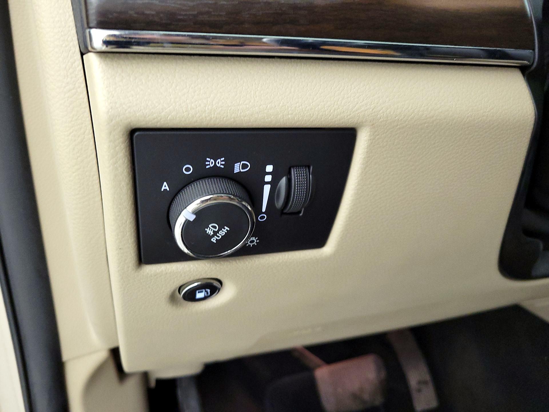 Thumbnail: 2015 Jeep Grand Cherokee - 13