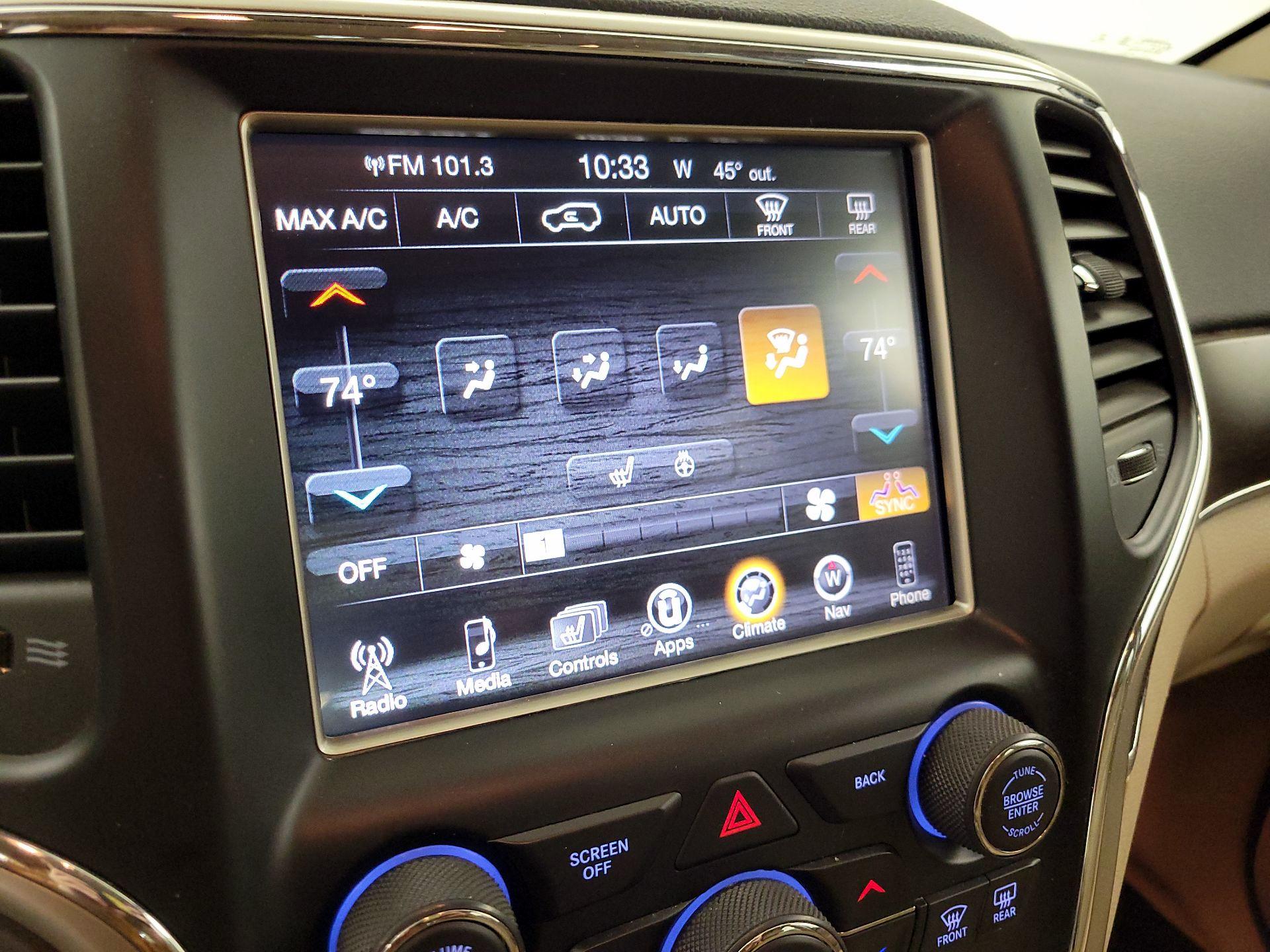 Thumbnail: 2015 Jeep Grand Cherokee - 17