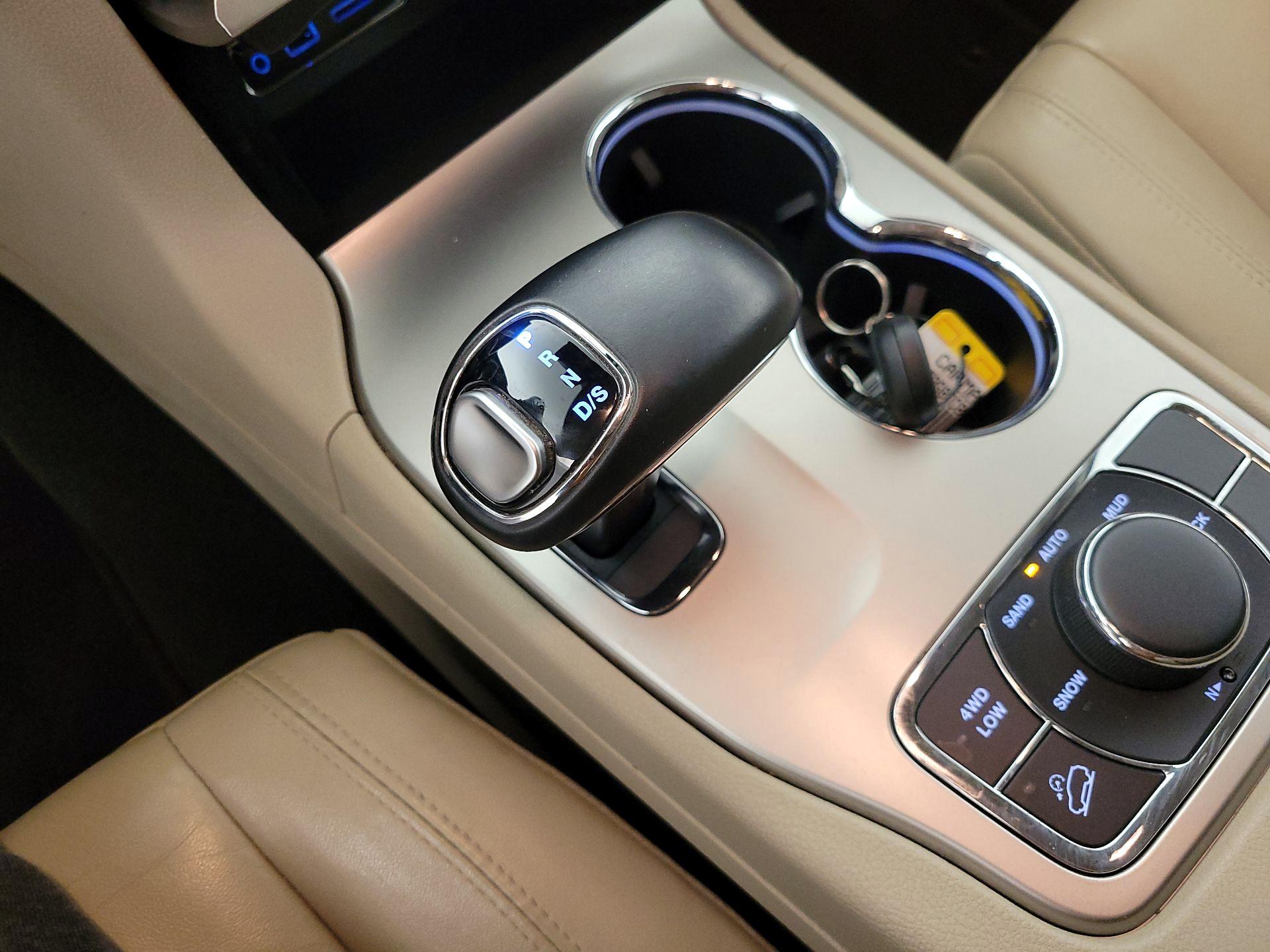 Thumbnail: 2015 Jeep Grand Cherokee - 18