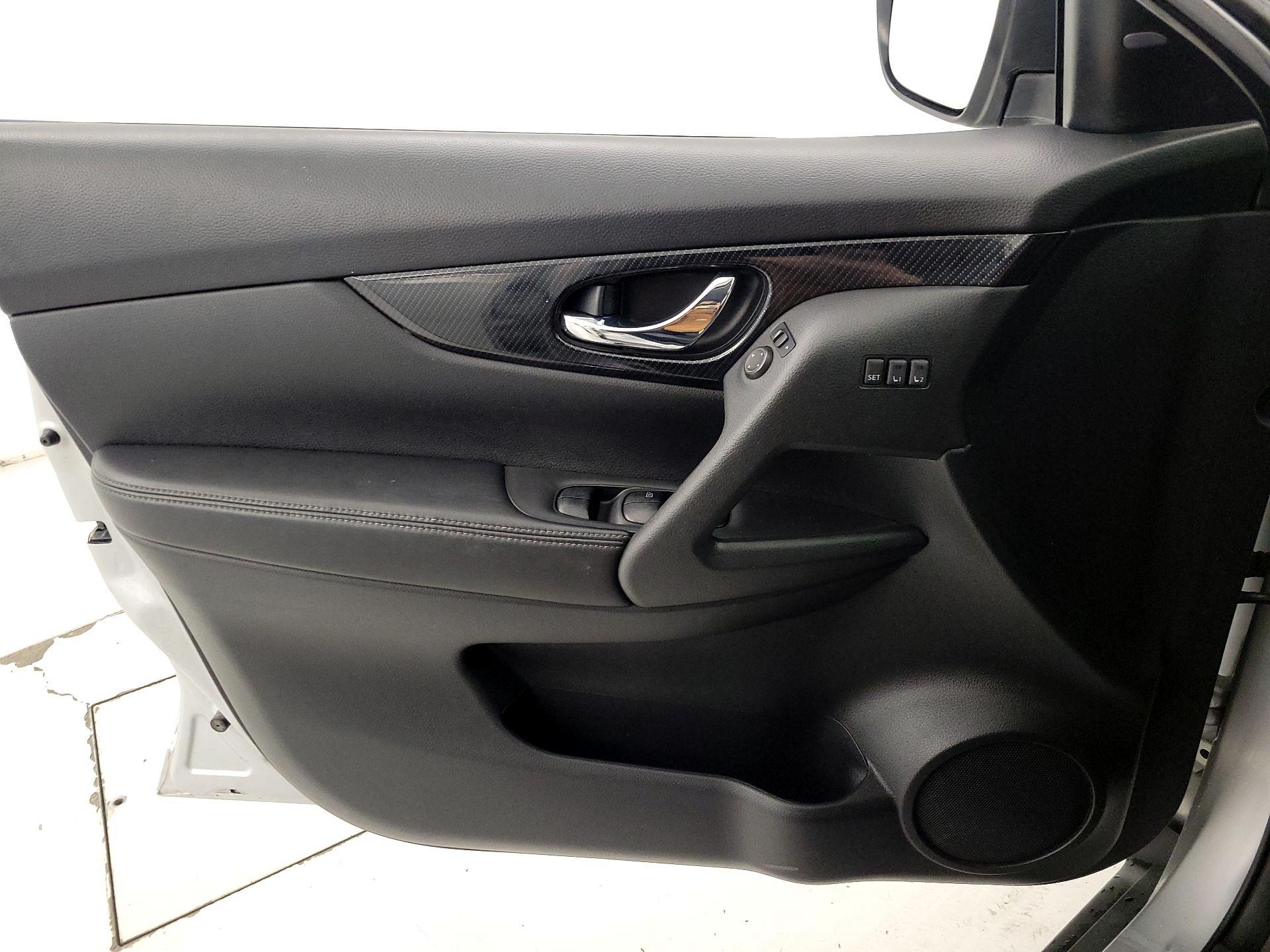 Thumbnail: 2018 Nissan Rogue - 12