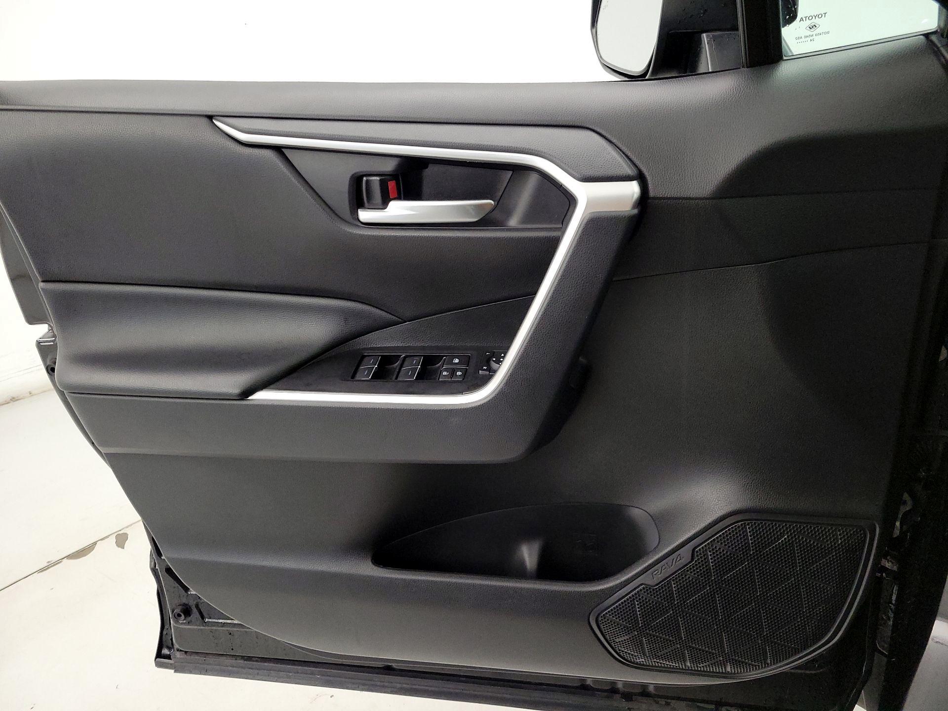 Thumbnail: 2025 Toyota RAV4 - 12