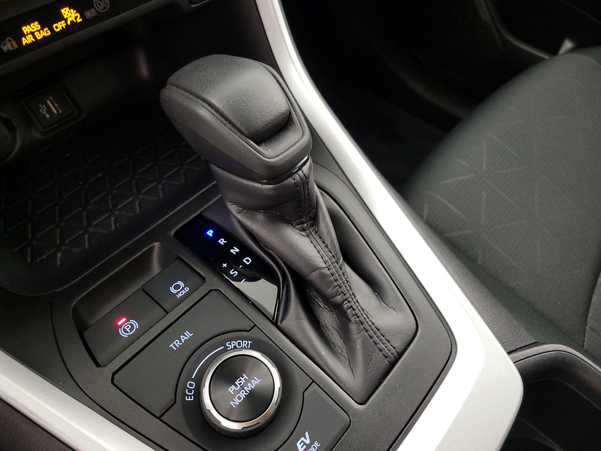 Thumbnail: 2025 Toyota RAV4 - 17