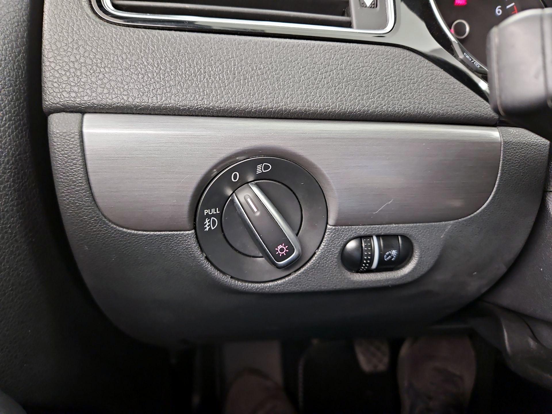 Thumbnail: 2016 Volkswagen Jetta - 13