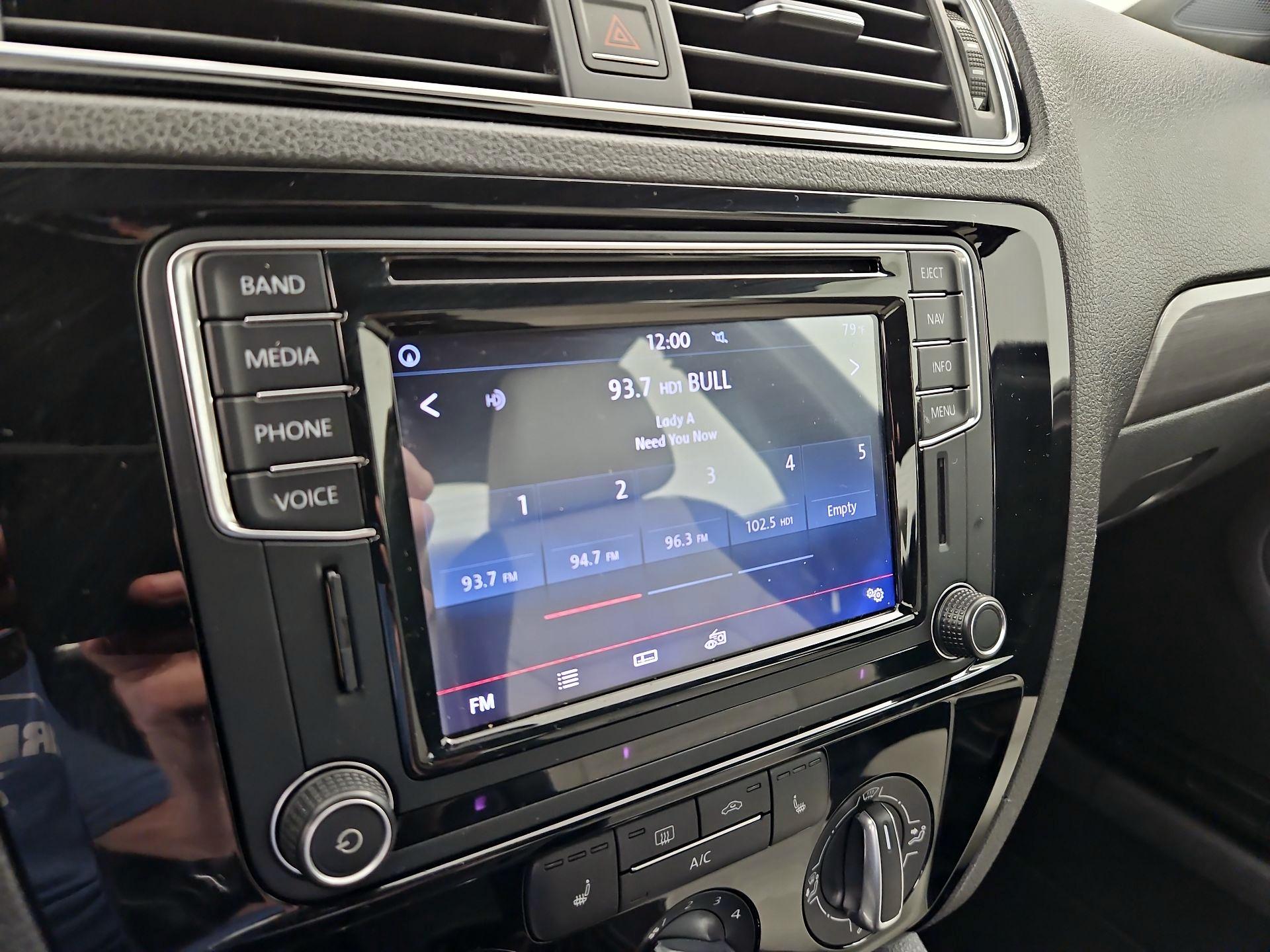 Thumbnail: 2016 Volkswagen Jetta - 16