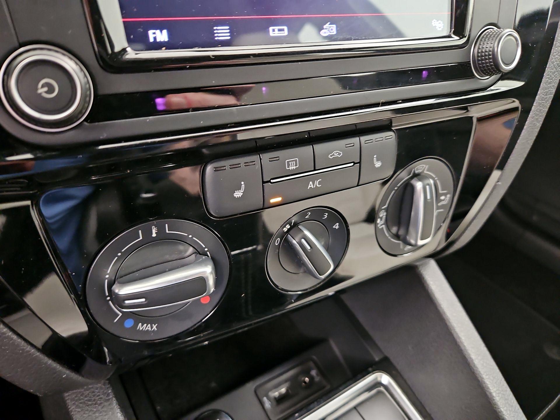 Thumbnail: 2016 Volkswagen Jetta - 17