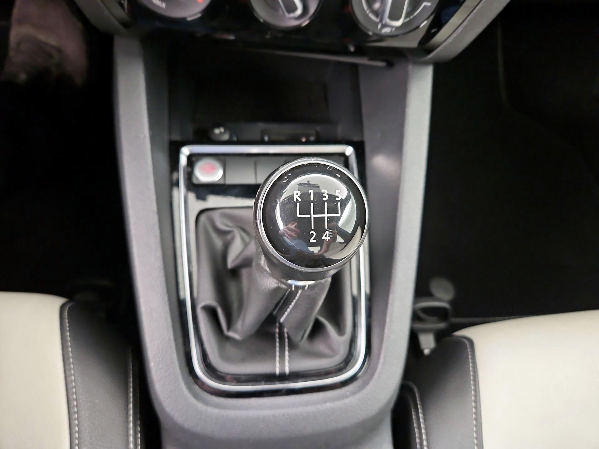 Thumbnail: 2016 Volkswagen Jetta - 18