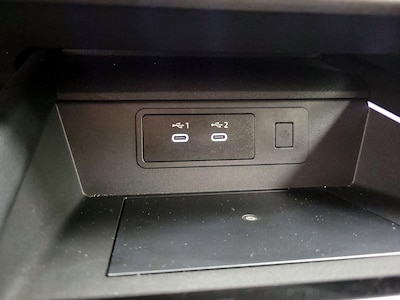 USB/AUX Ports