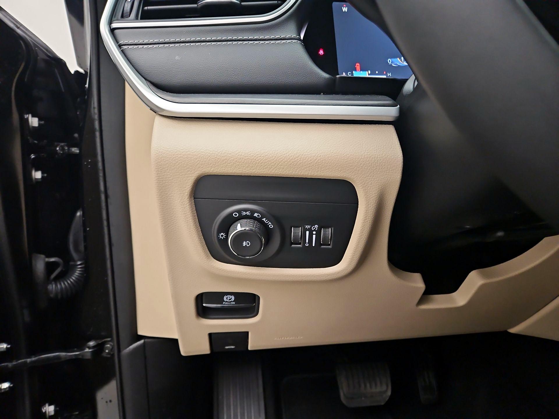 Thumbnail: 2025 Jeep Grand Cherokee - 13