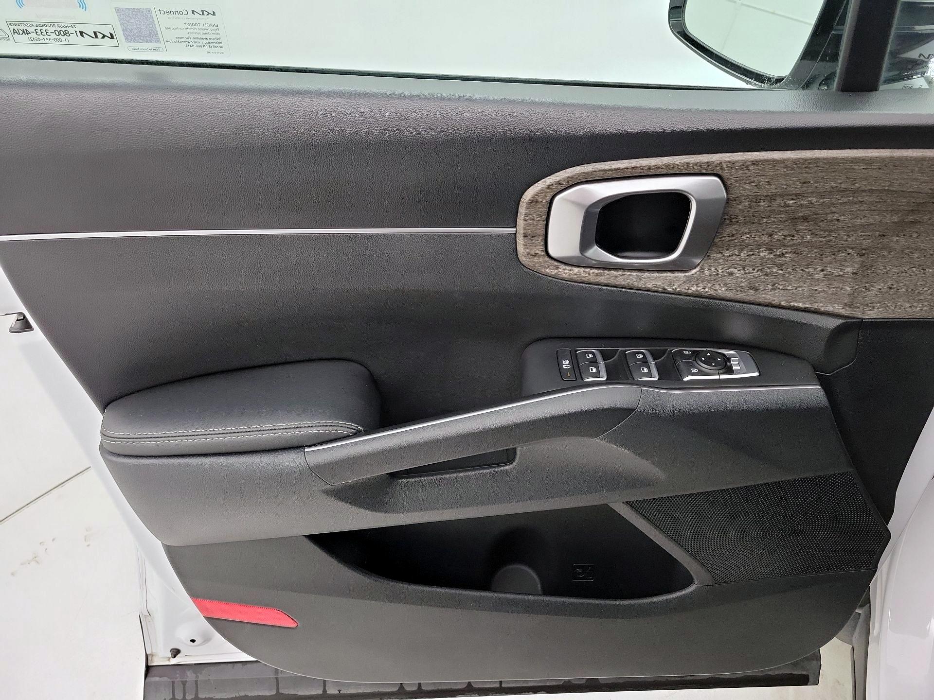 Thumbnail: 2023 Kia Sorento - 12