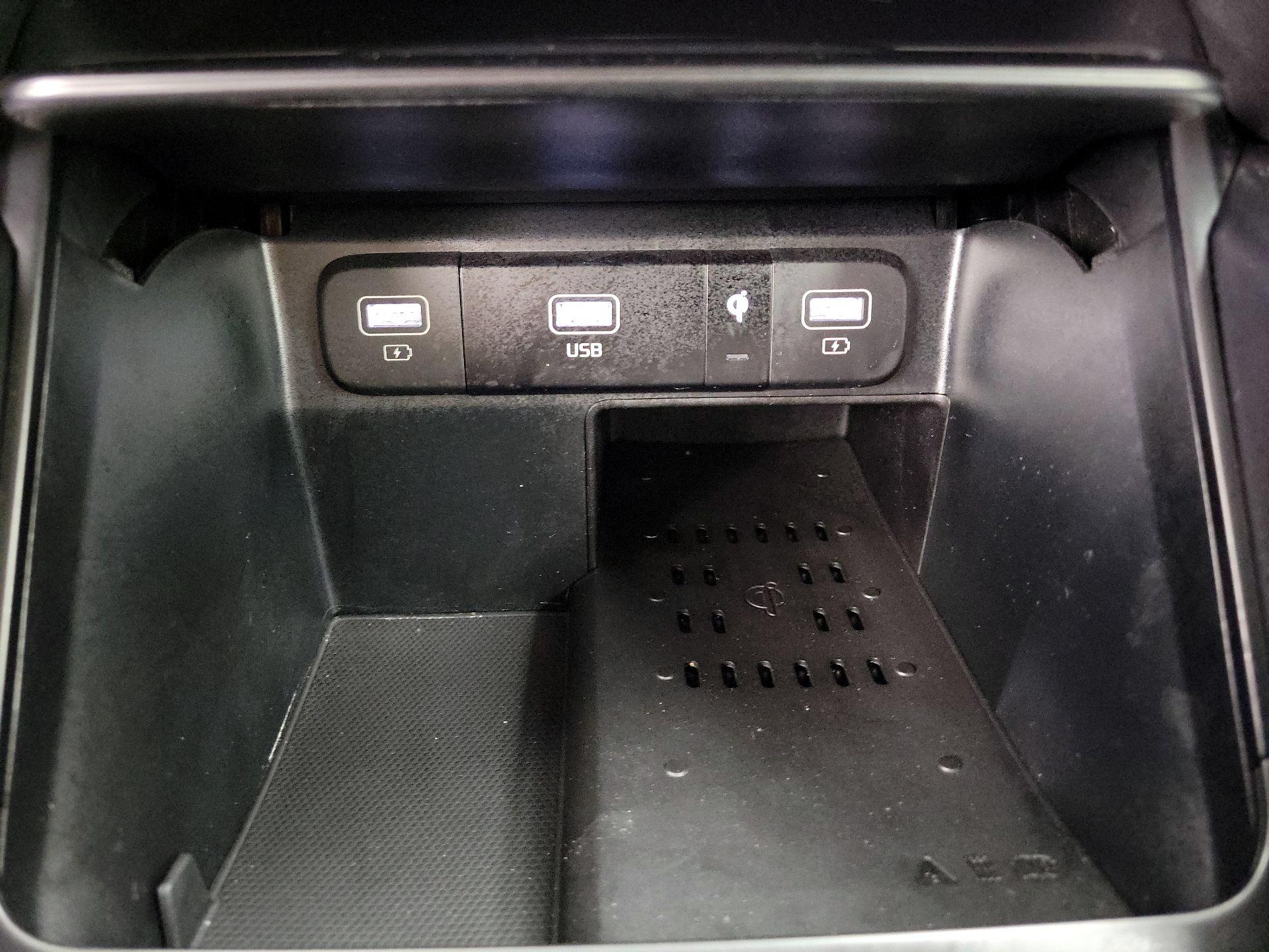 Thumbnail: 2023 Kia Sorento - 19