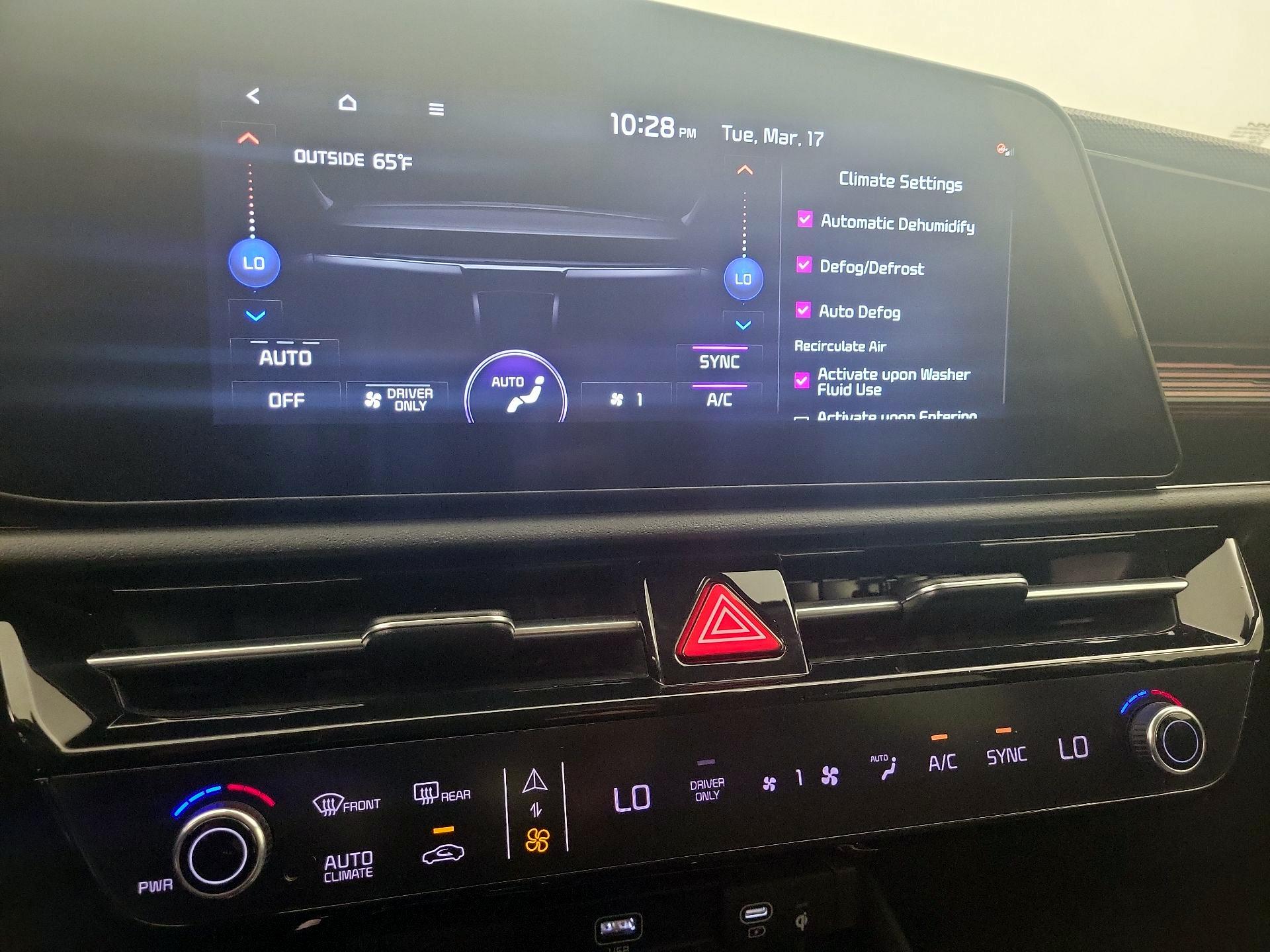 Thumbnail: 2023 Kia Niro - 17