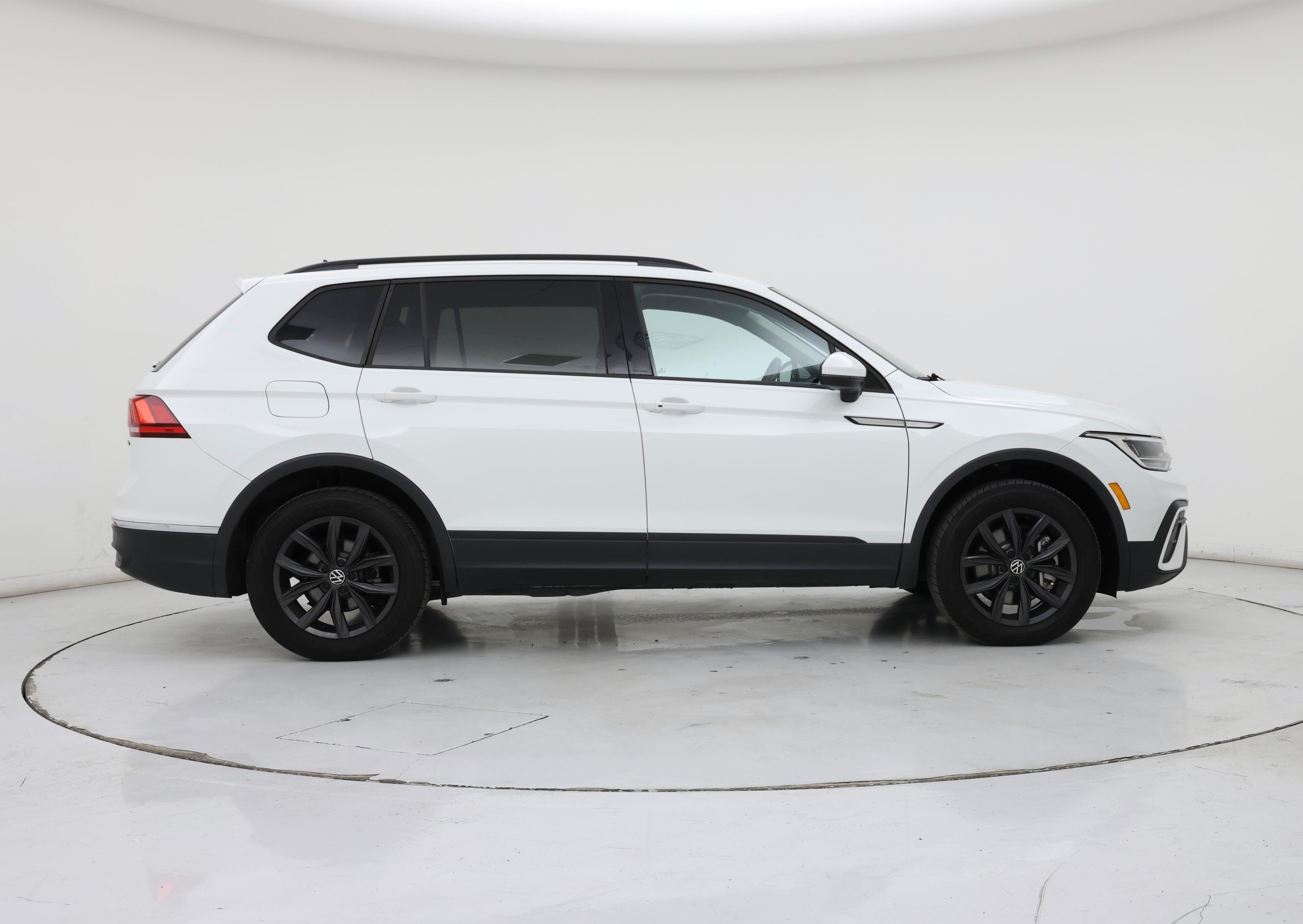 Thumbnail: 2024 Volkswagen Tiguan - 7