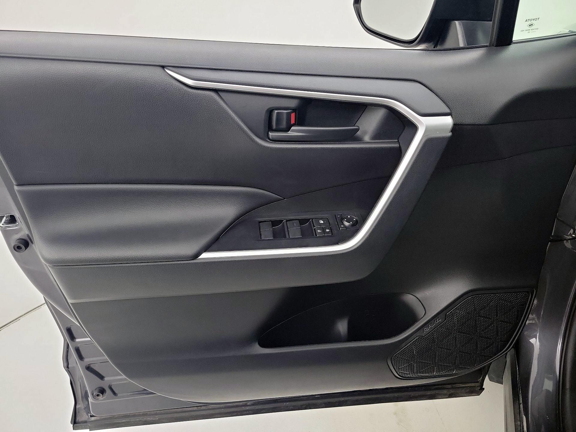 Thumbnail: 2025 Toyota RAV4 - 12