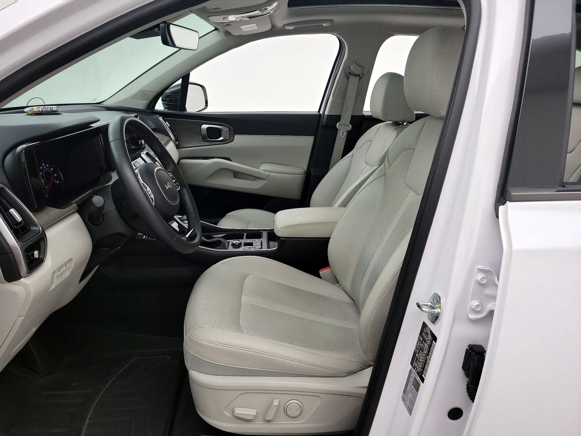 Thumbnail: 2023 Kia Sorento - 11