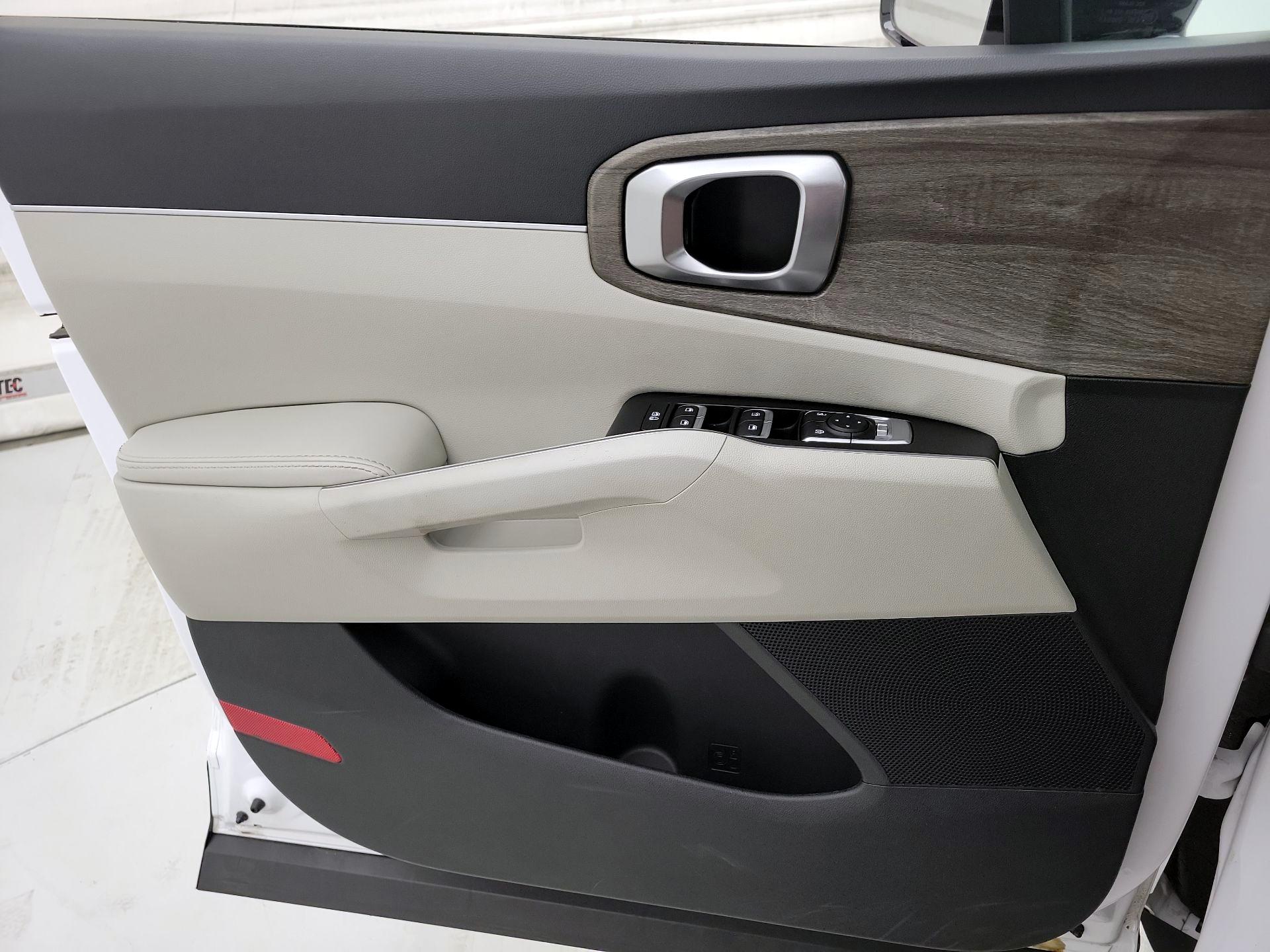 Thumbnail: 2023 Kia Sorento - 12