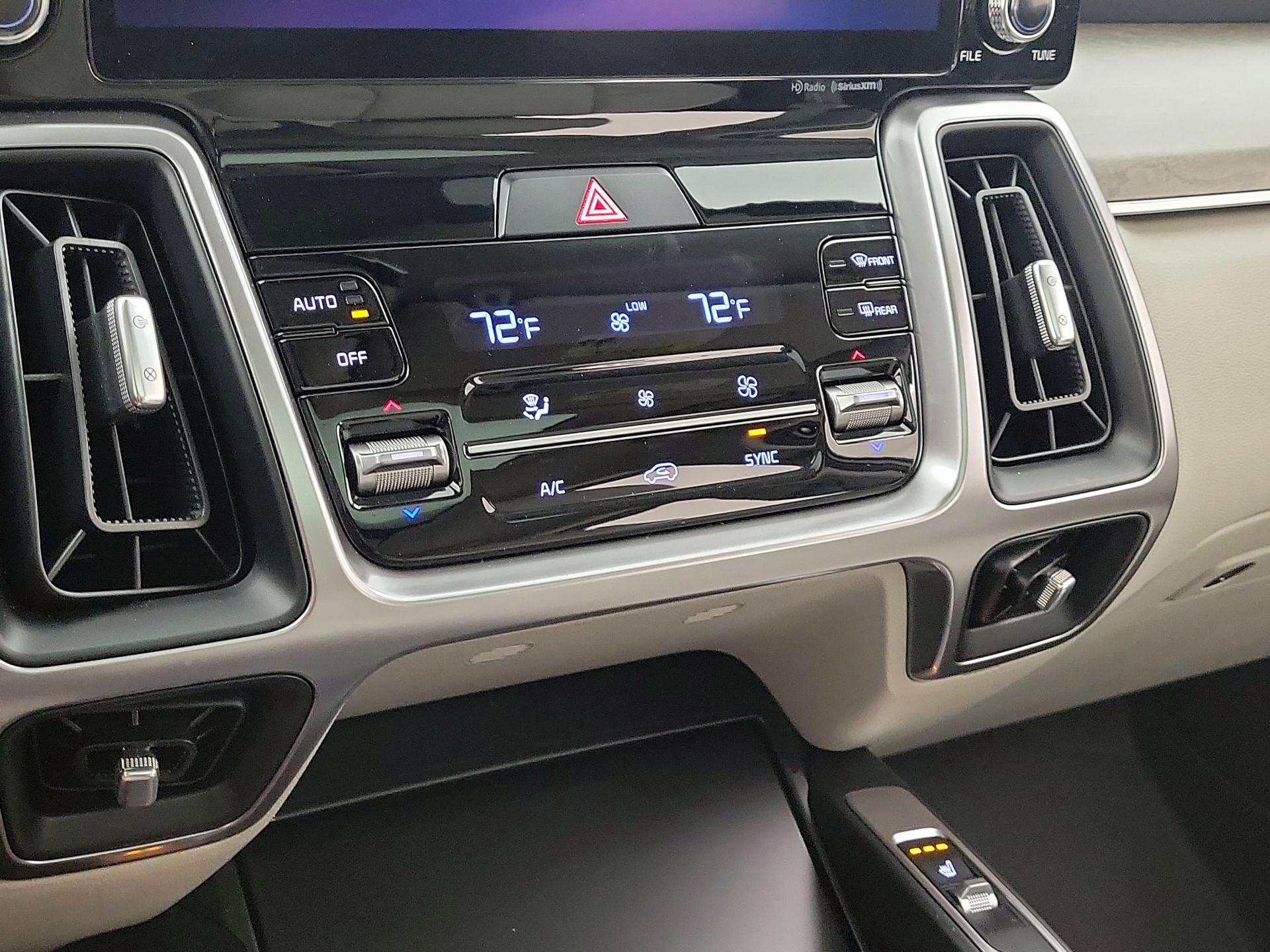 Thumbnail: 2023 Kia Sorento - 17