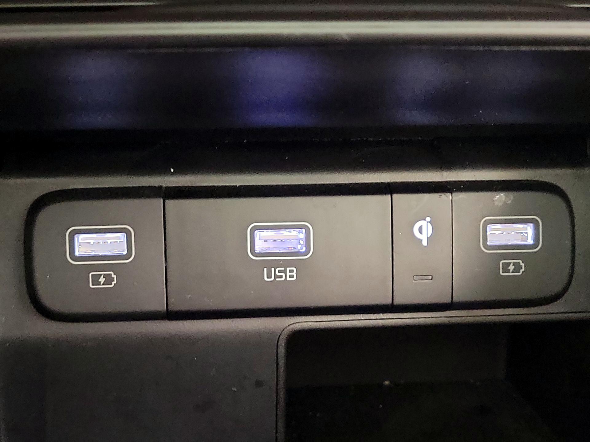 Thumbnail: 2023 Kia Sorento - 19