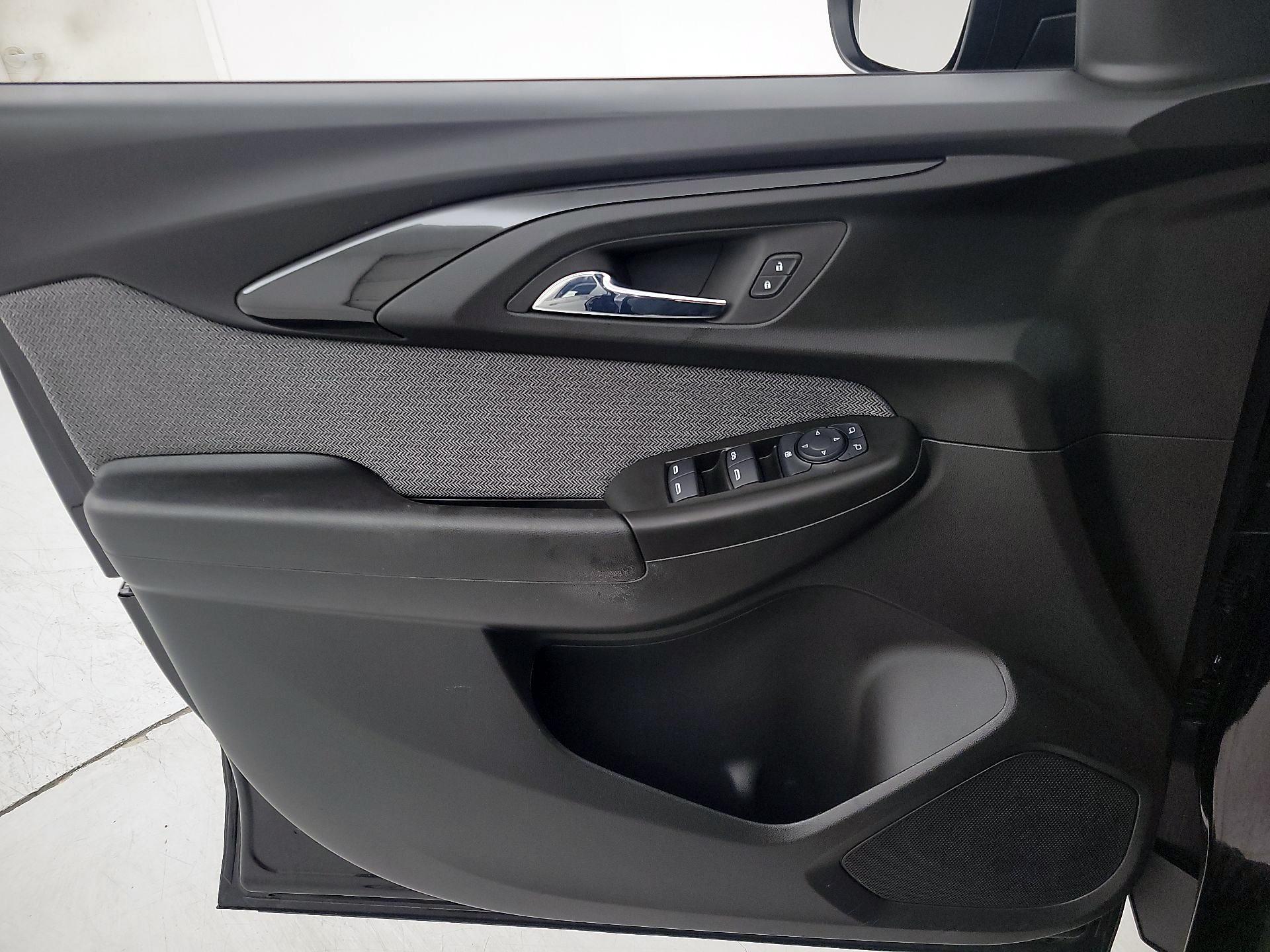 Thumbnail: 2023 Chevrolet TrailBlazer - 12