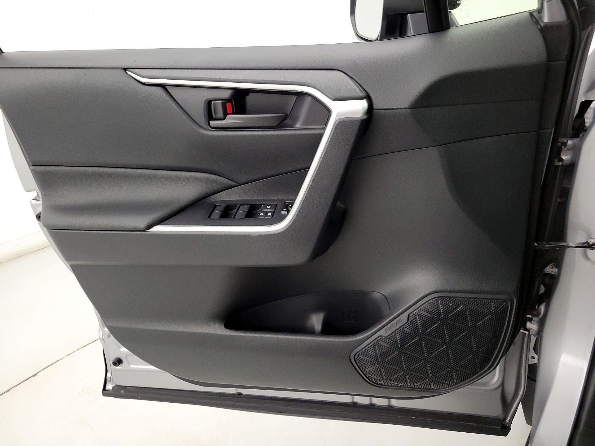 Thumbnail: 2022 Toyota RAV4 - 12